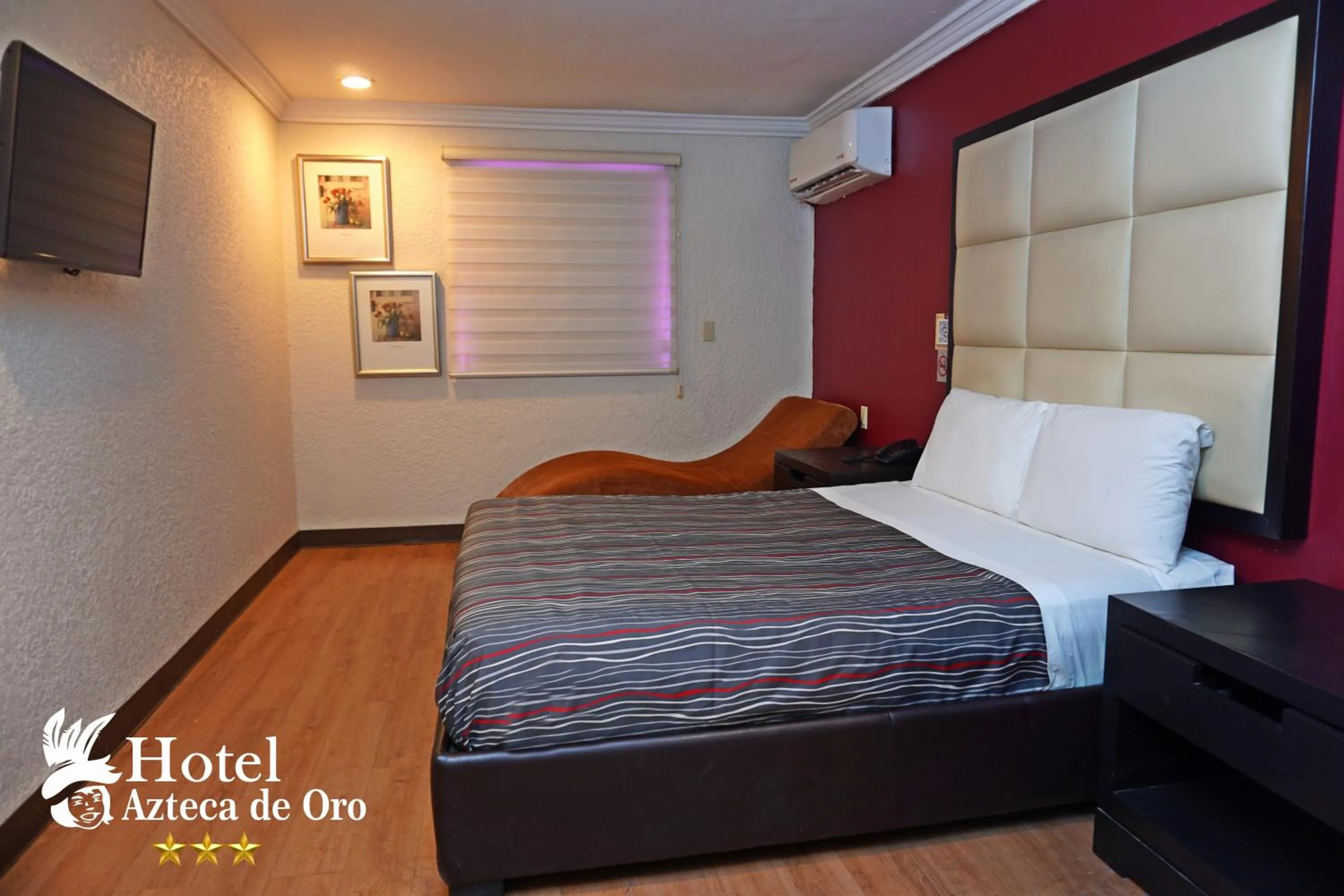 Photo of the whole room, Bed in Hotel Azteca de Oro Mexicali