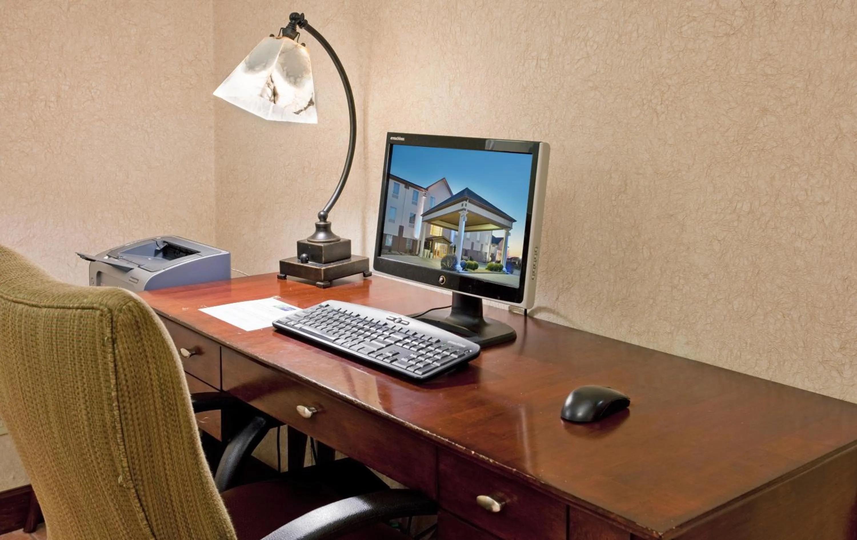 Business facilities in Seasons Inn & Suites Highland