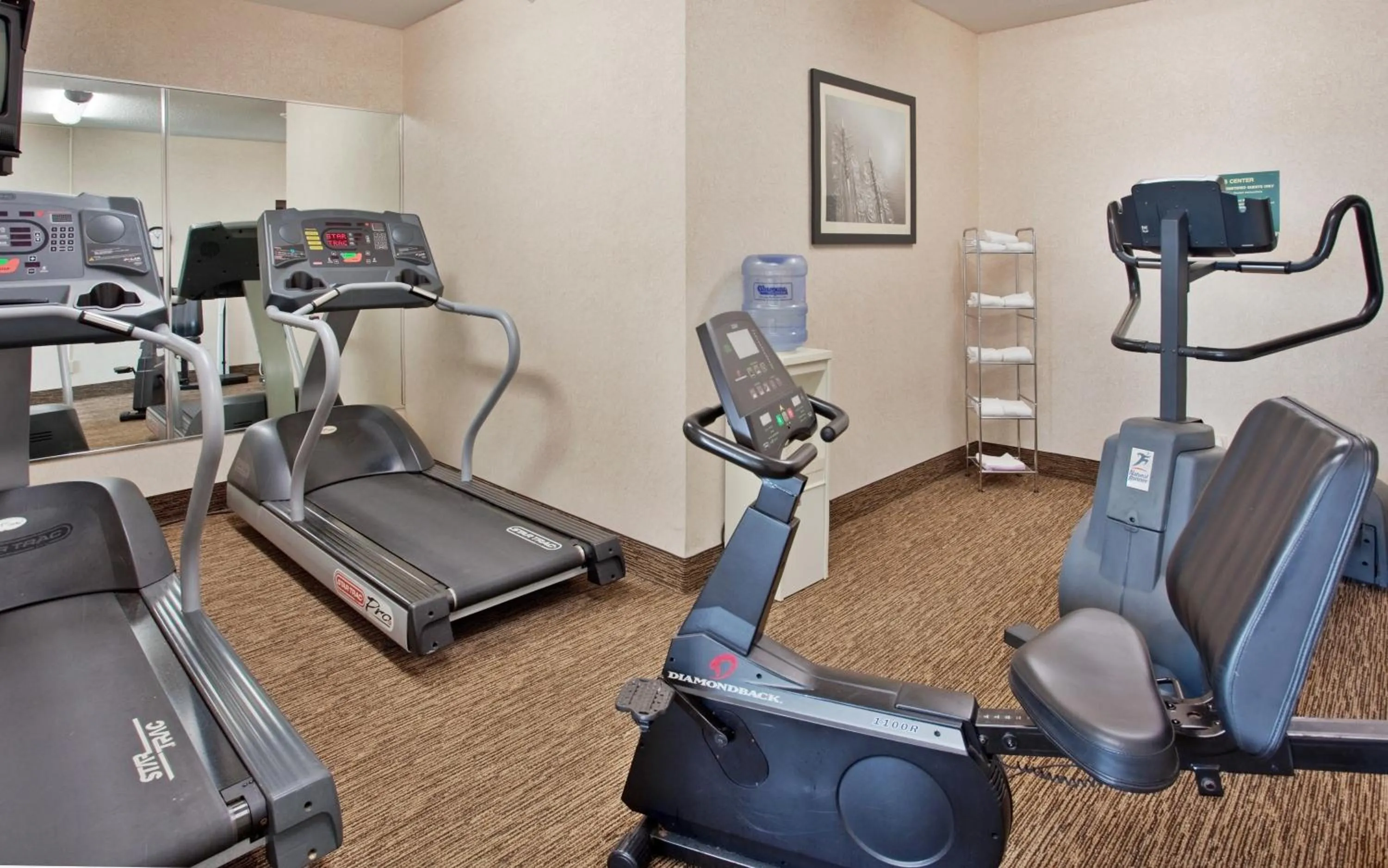Fitness centre/facilities in Seasons Inn & Suites Highland