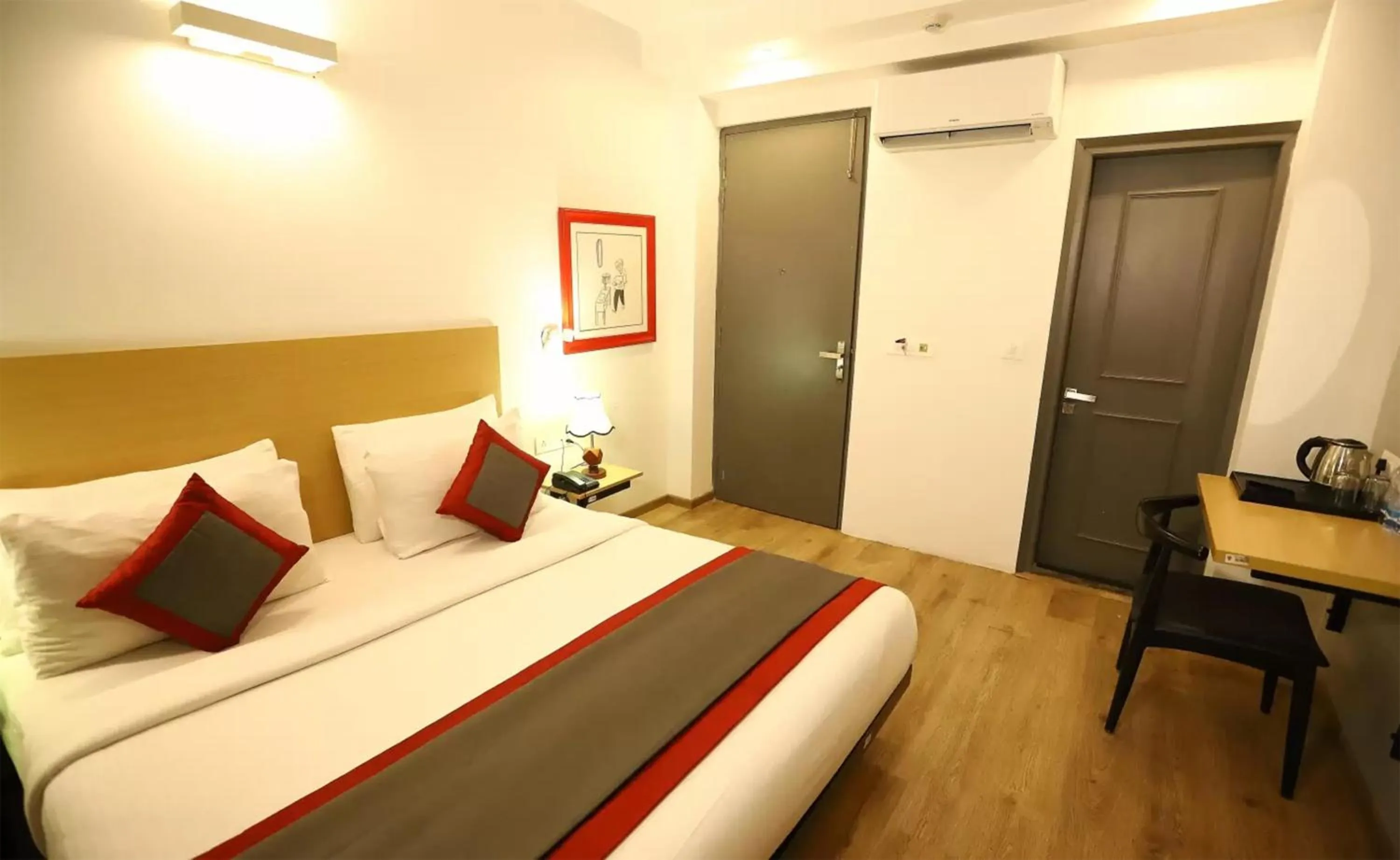 Bed in Hotel Aravali Inn & Banquet Hall