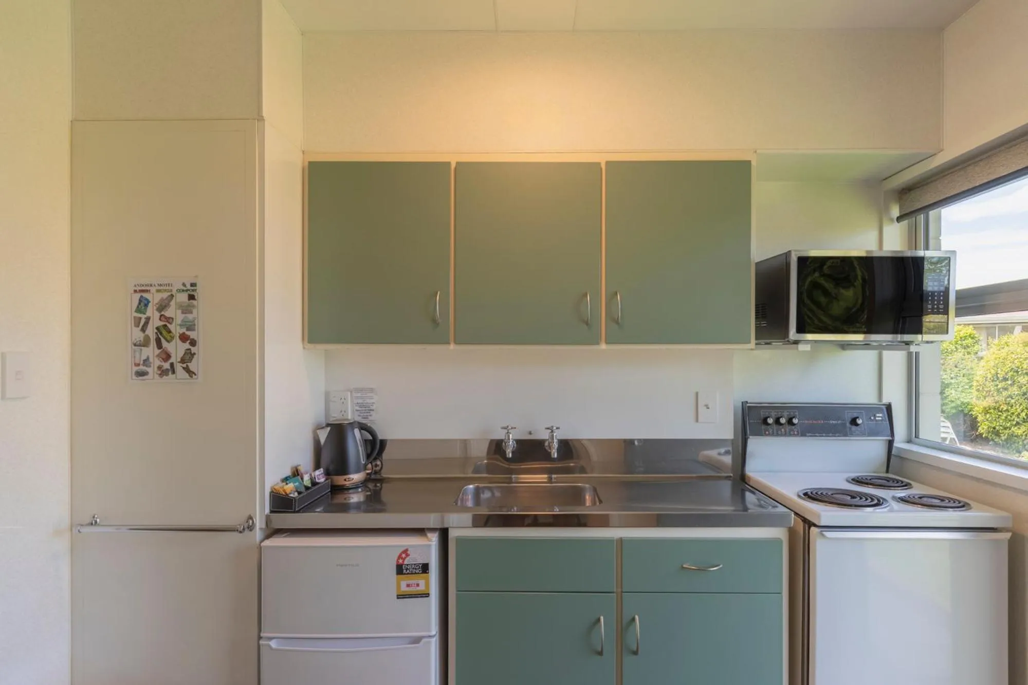 Kitchen or kitchenette in Andorra Motel