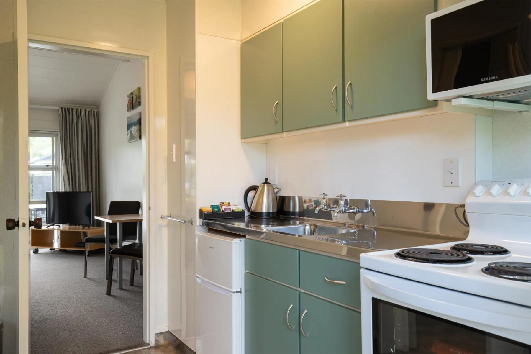 Kitchen or kitchenette in Andorra Motel