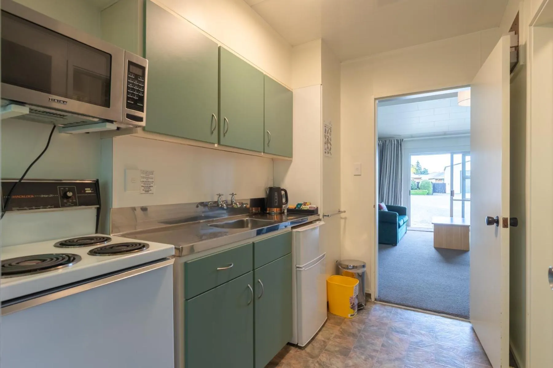 microwave in Andorra Motel