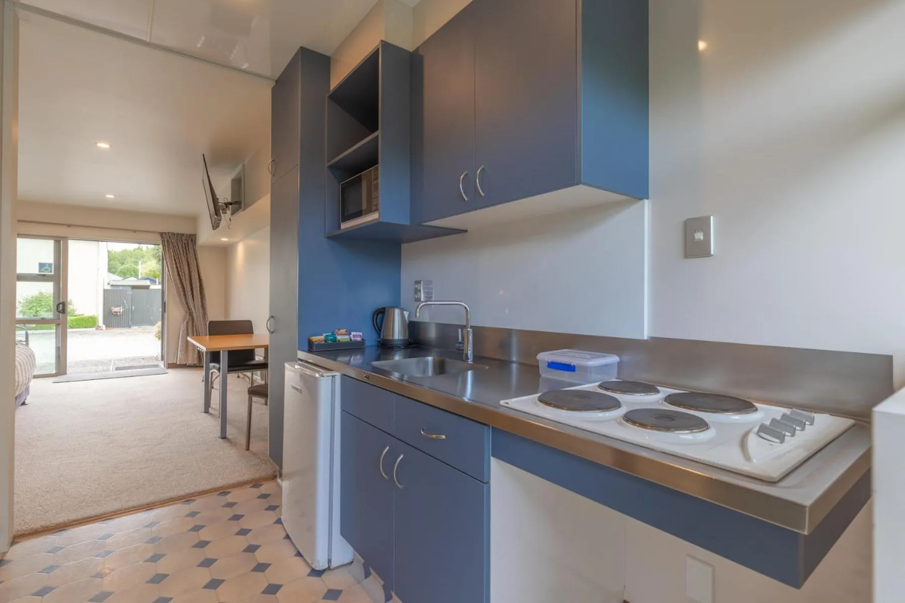 kitchen in Andorra Motel