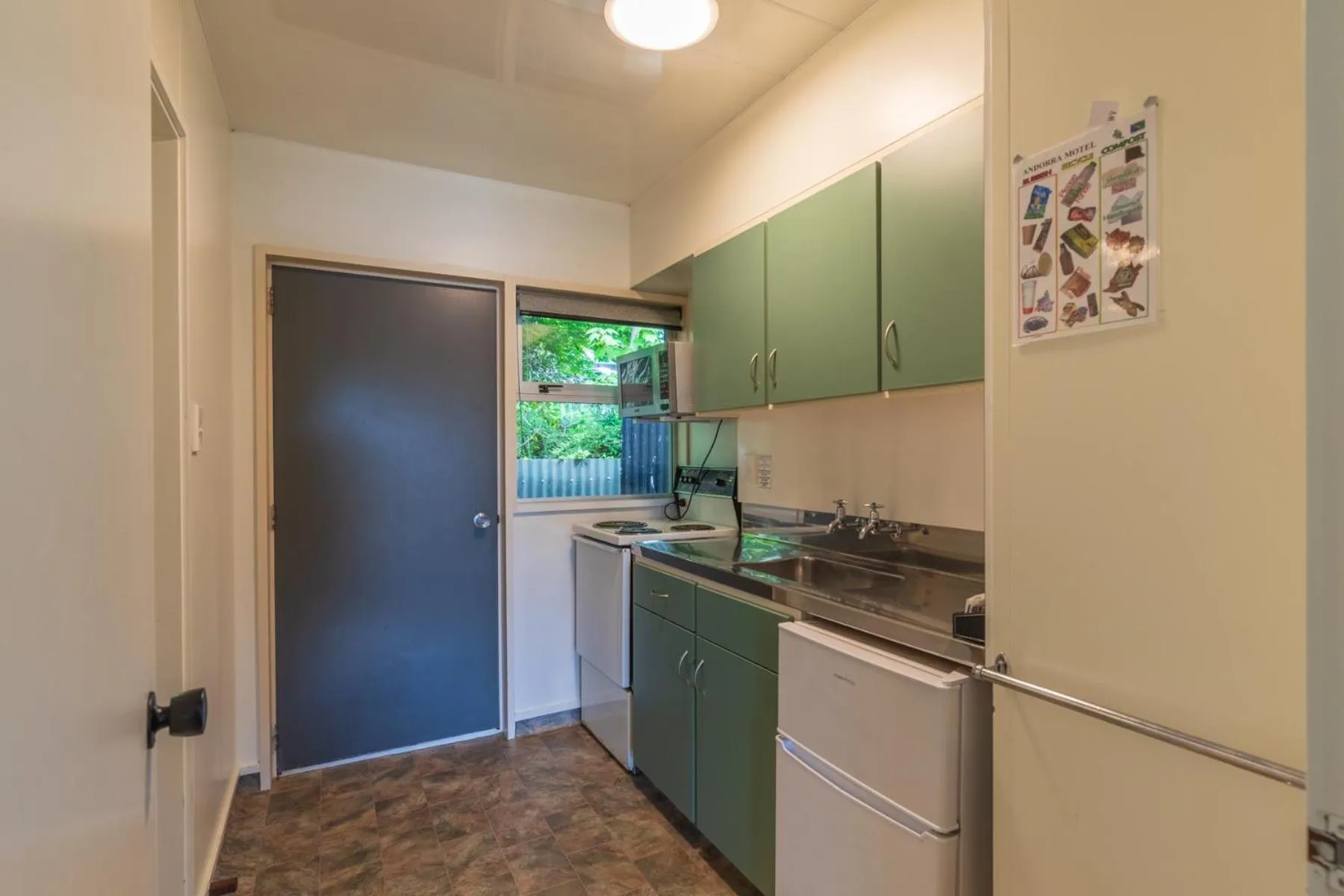 kitchen in Andorra Motel