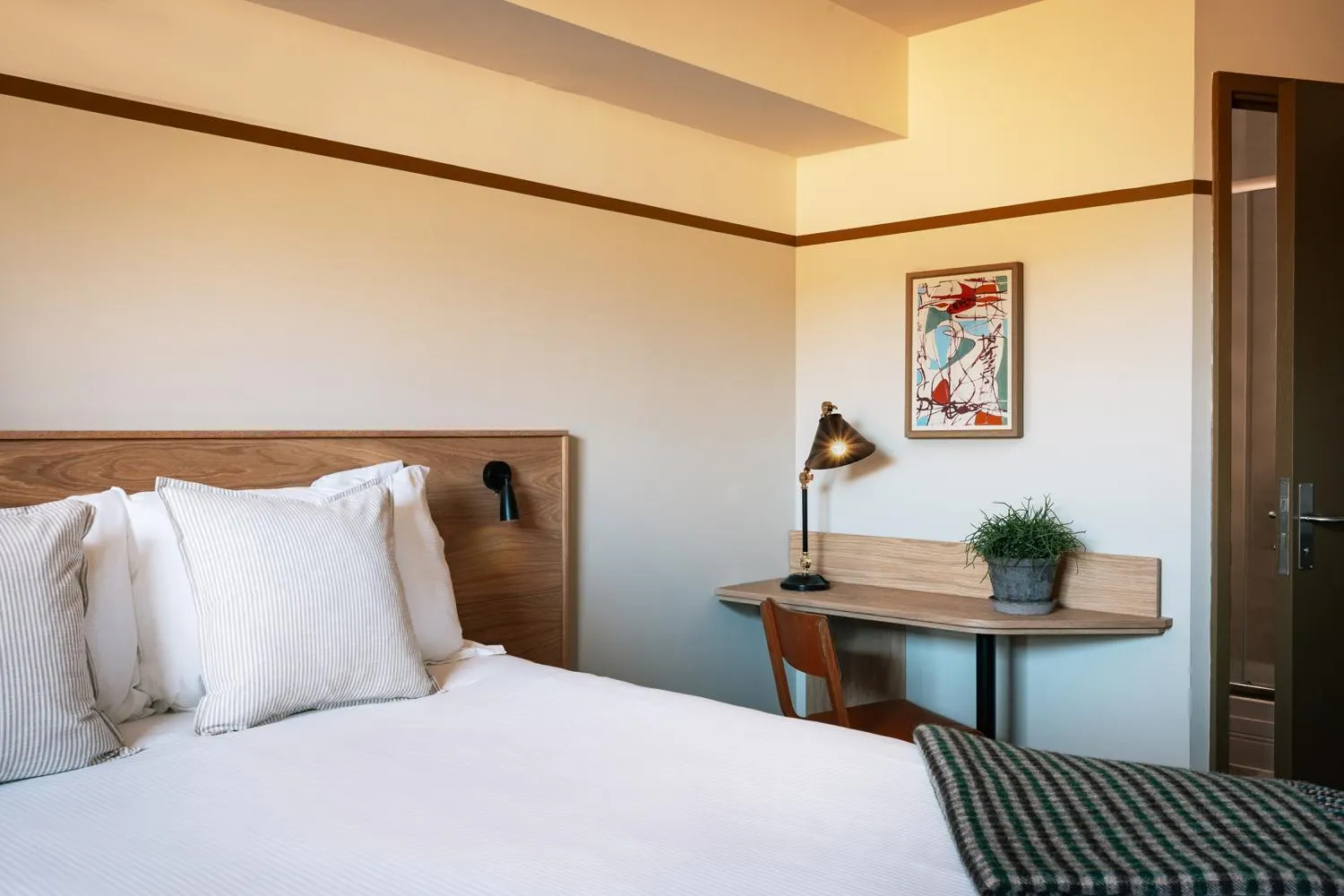 Bedroom, Bed in The Hide