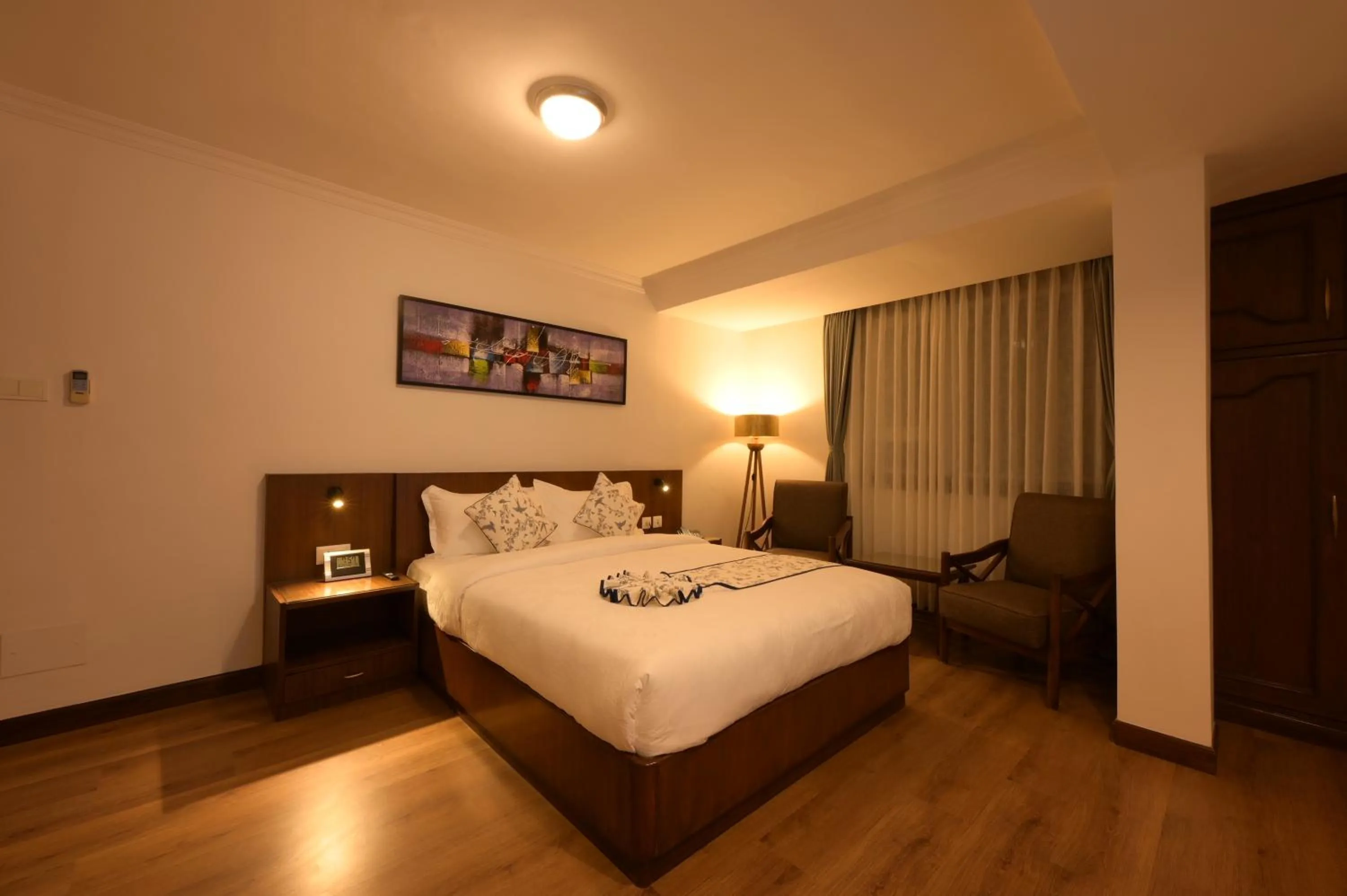 Bedroom, Bed in Gallery Park Hotel