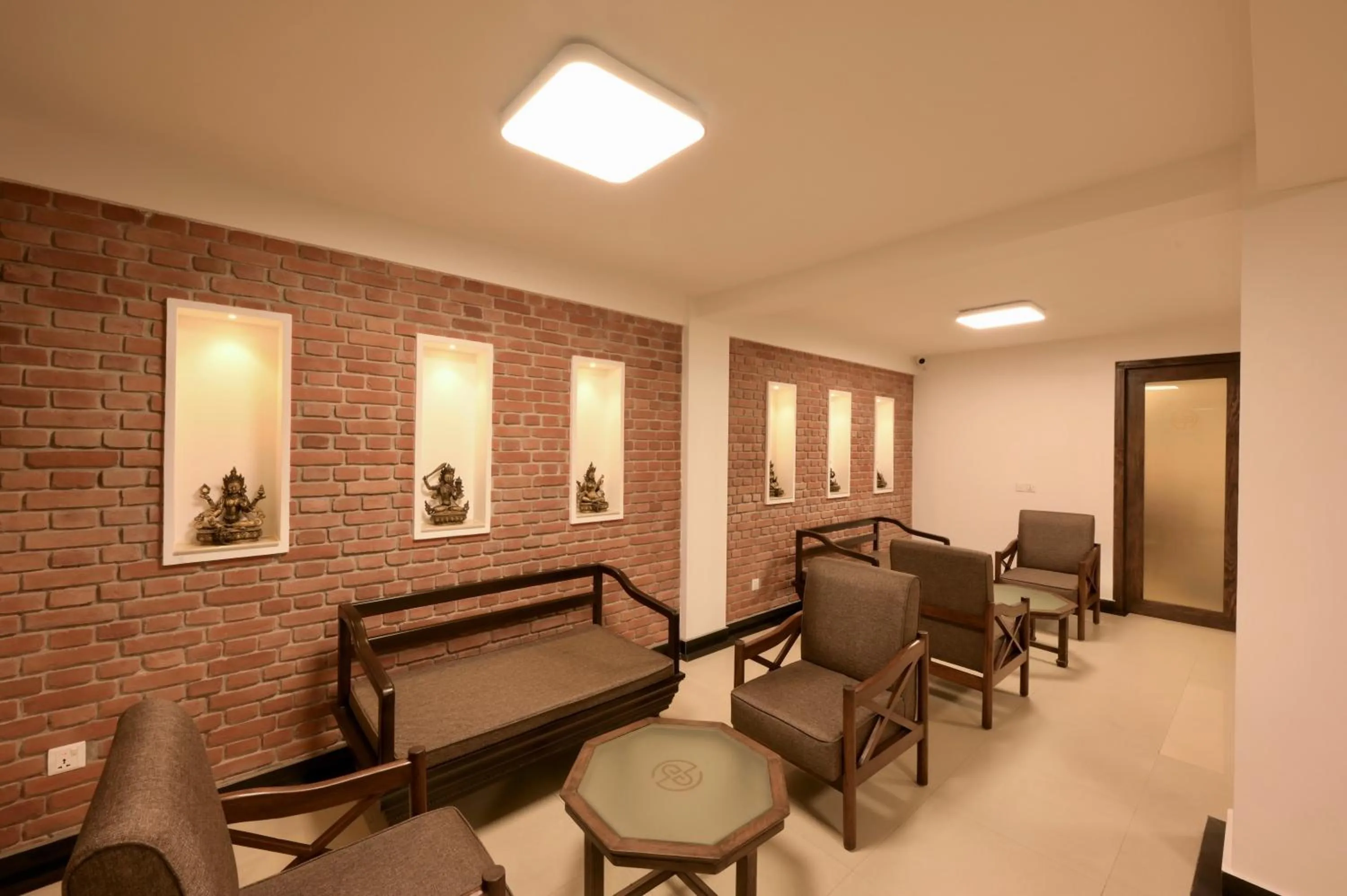 Seating area in Gallery Park Hotel