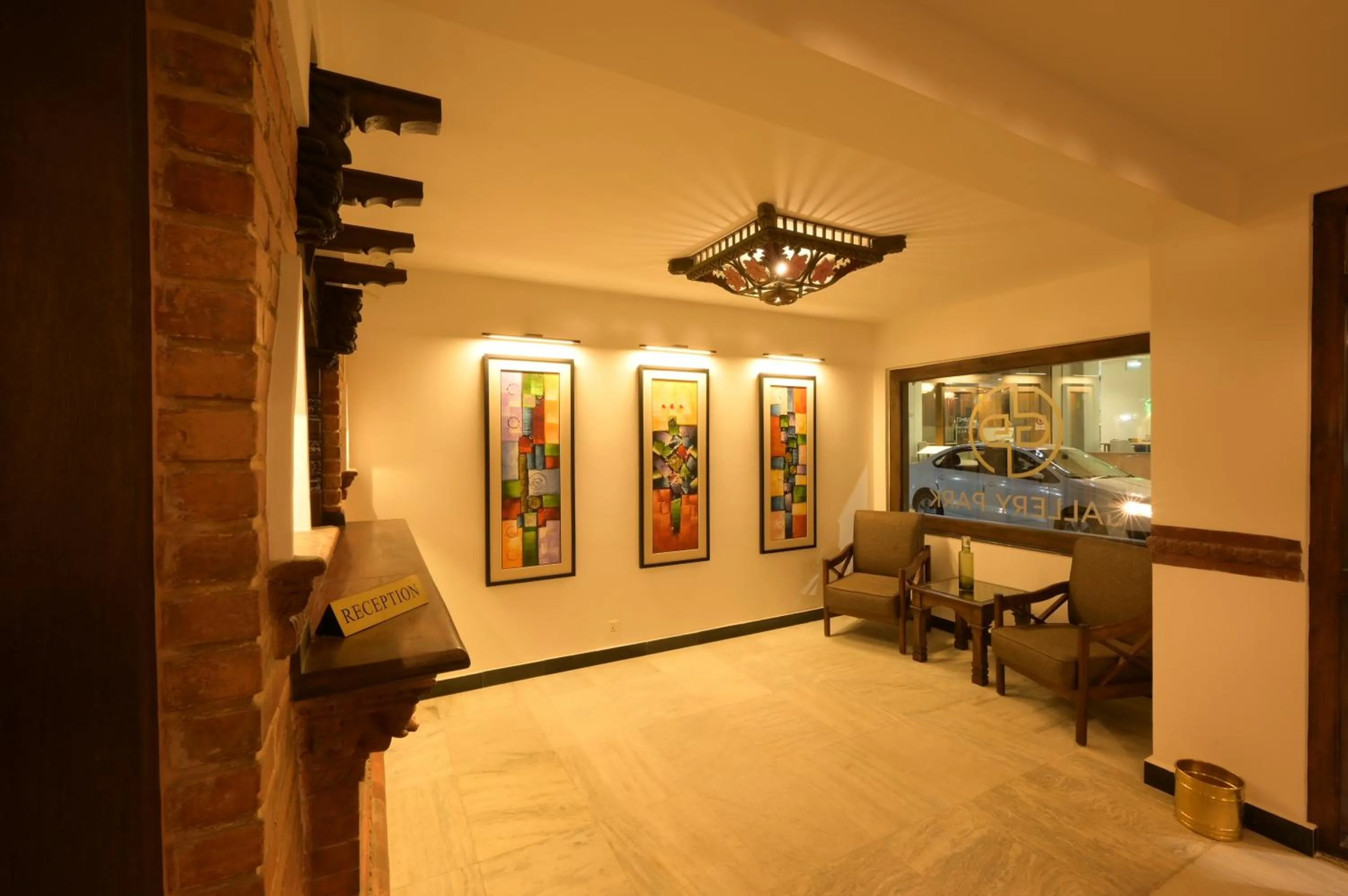 Seating area in Gallery Park Hotel