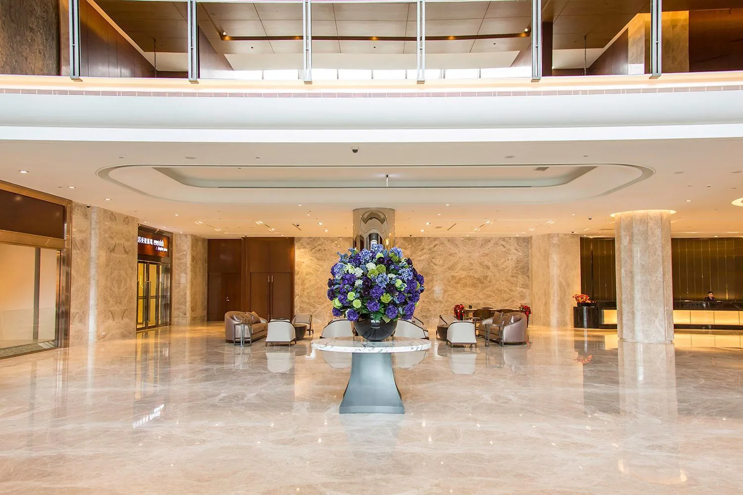 Lobby or reception in Golden Lake Hotel
