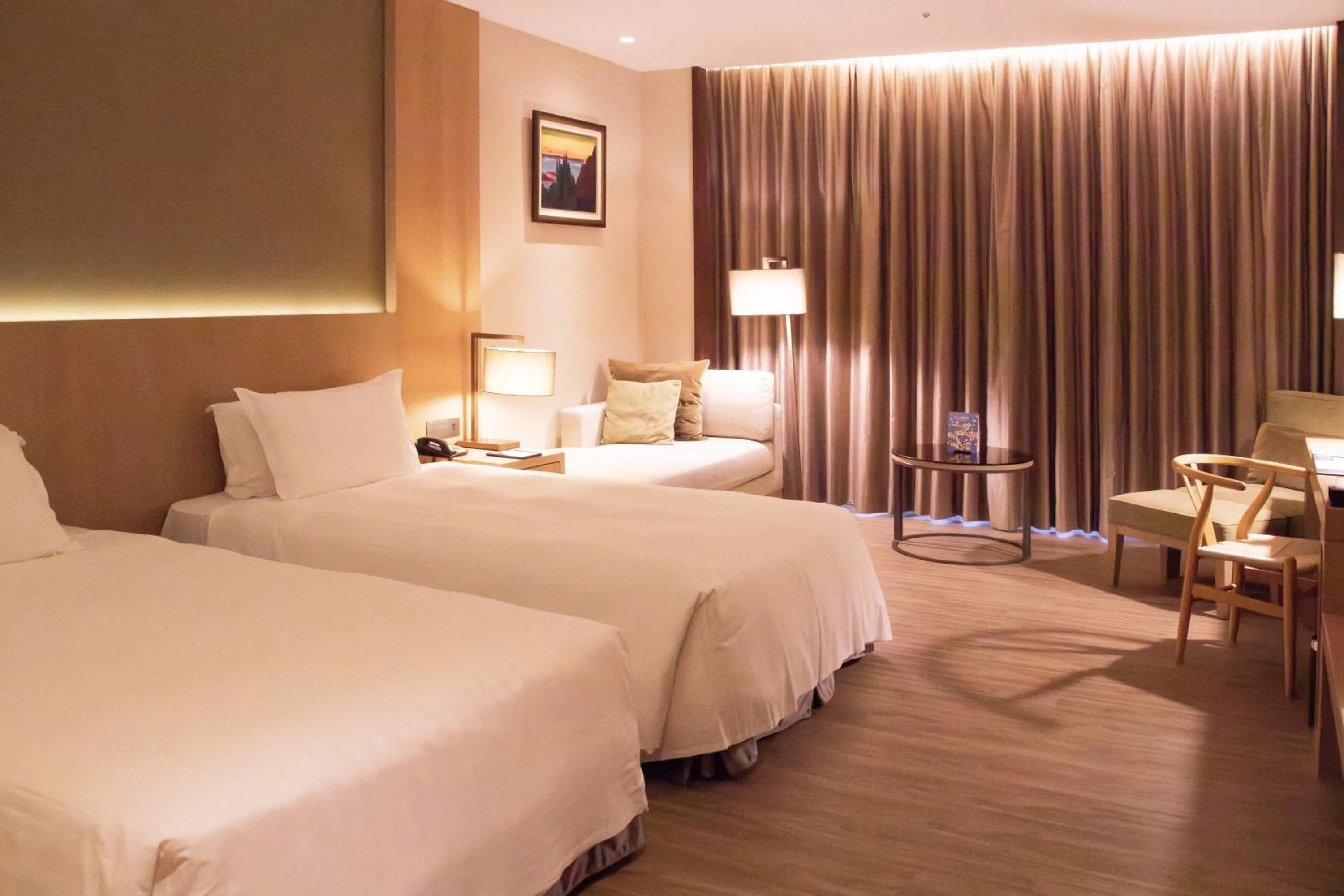 Photo of the whole room, Bed in Golden Lake Hotel