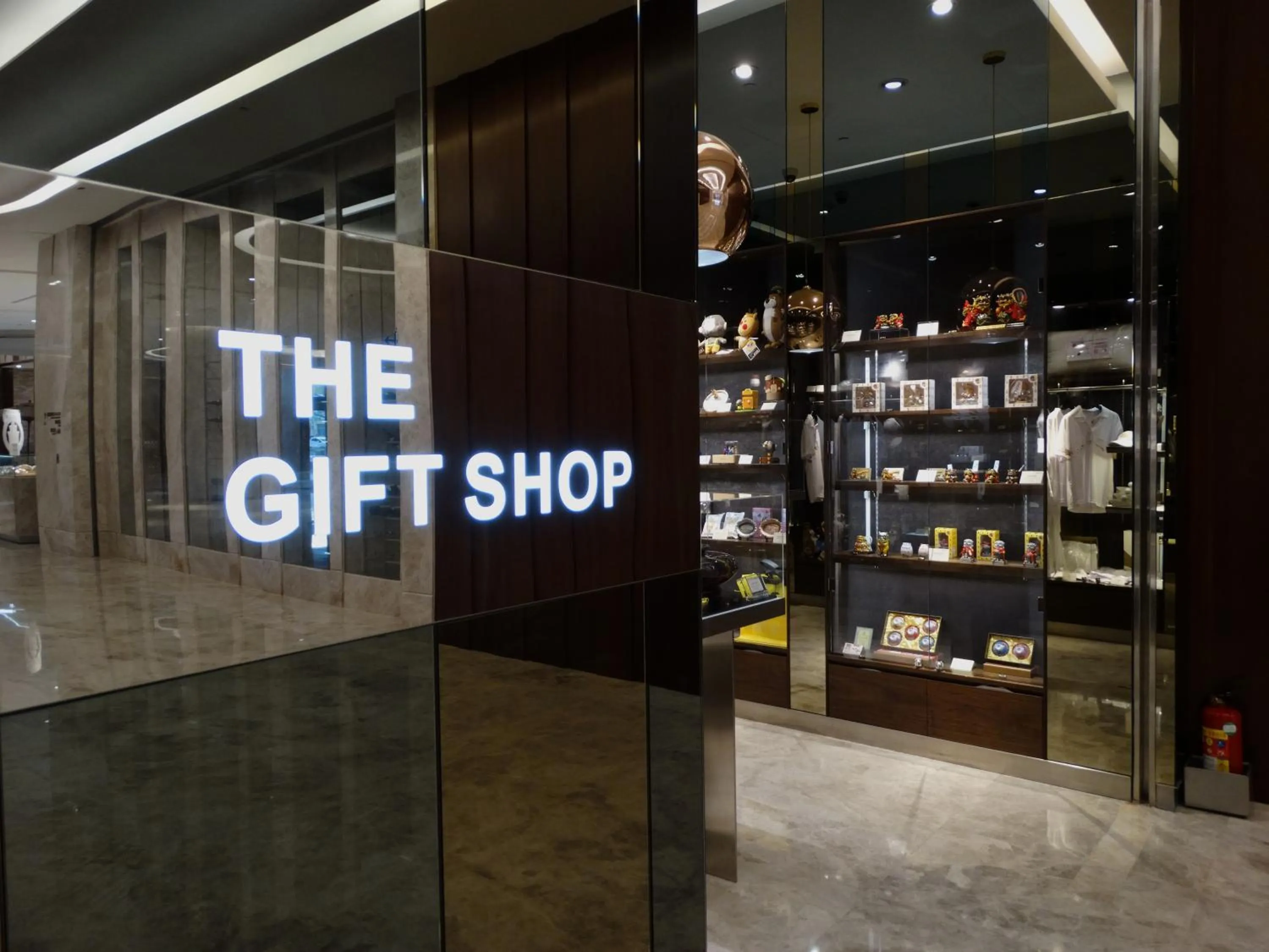 On-site shops in Golden Lake Hotel