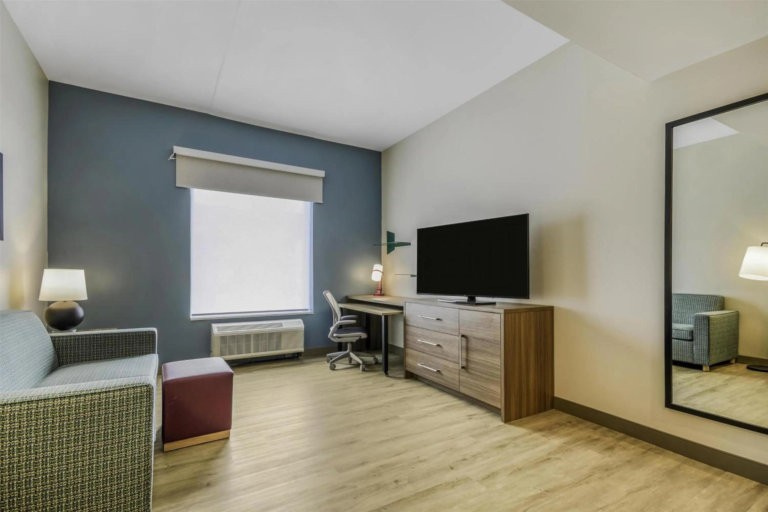 Bedroom in Home2 Suites By Hilton Cincinnati Midtown Oakley