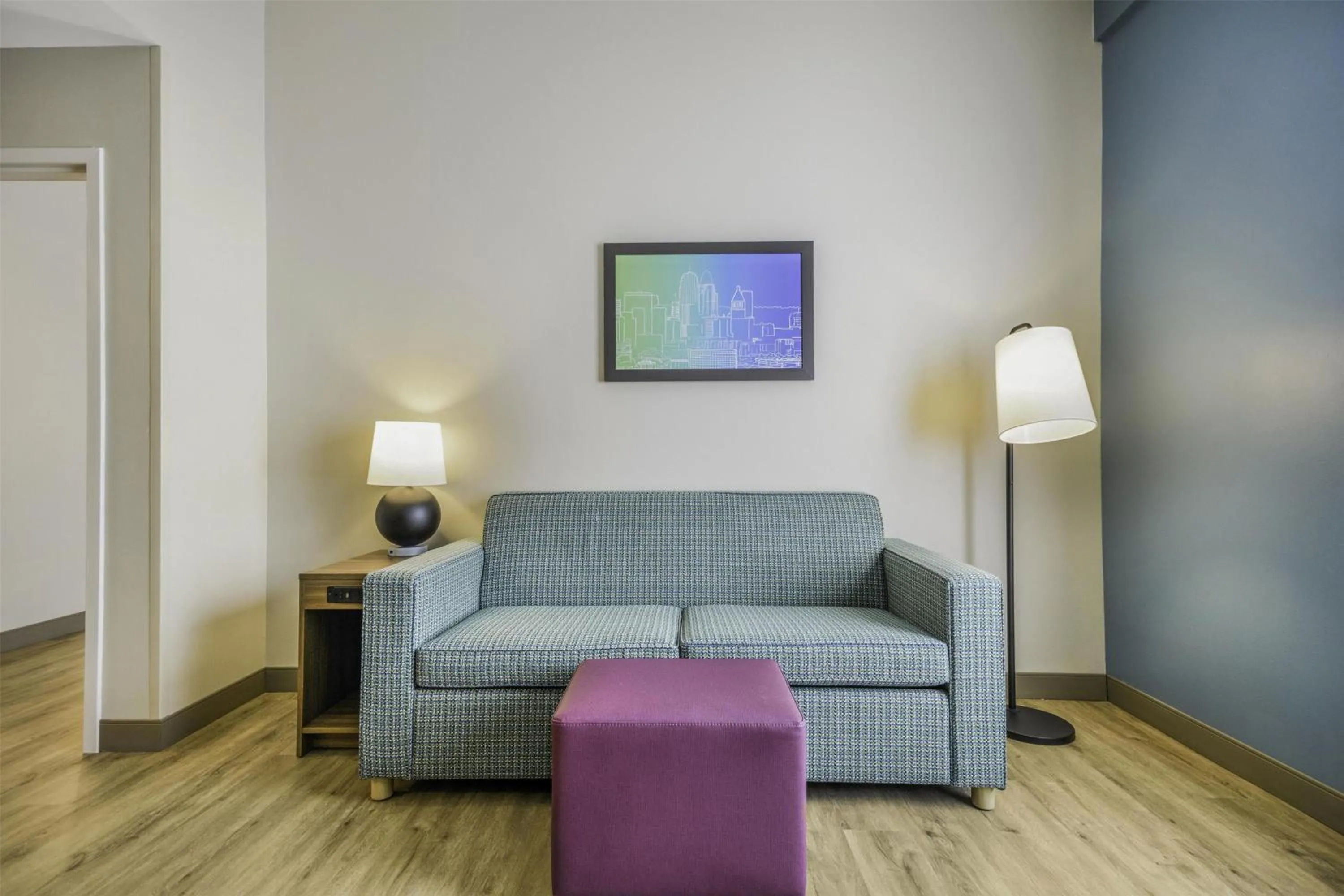 Living room in Home2 Suites By Hilton Cincinnati Midtown Oakley