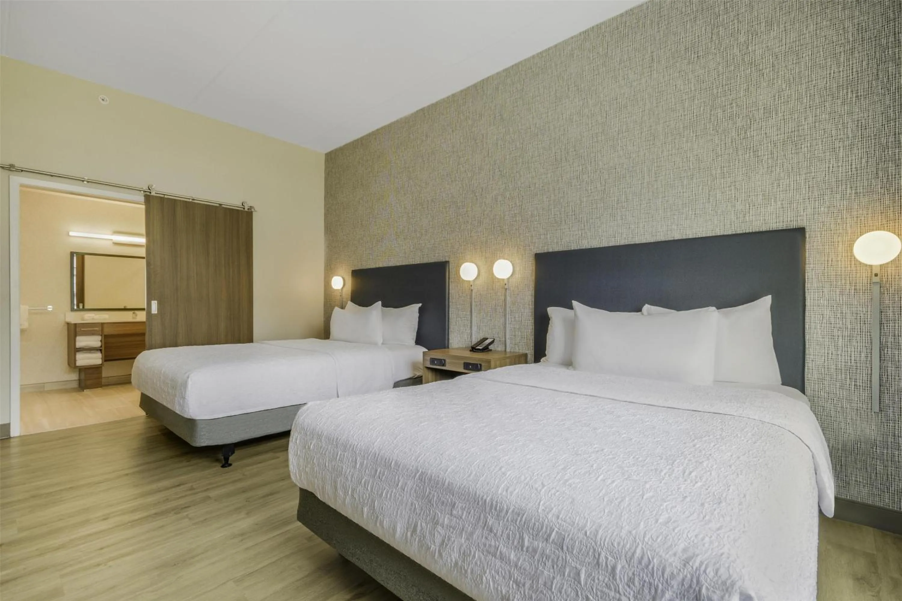 Bed in Home2 Suites By Hilton Cincinnati Midtown Oakley