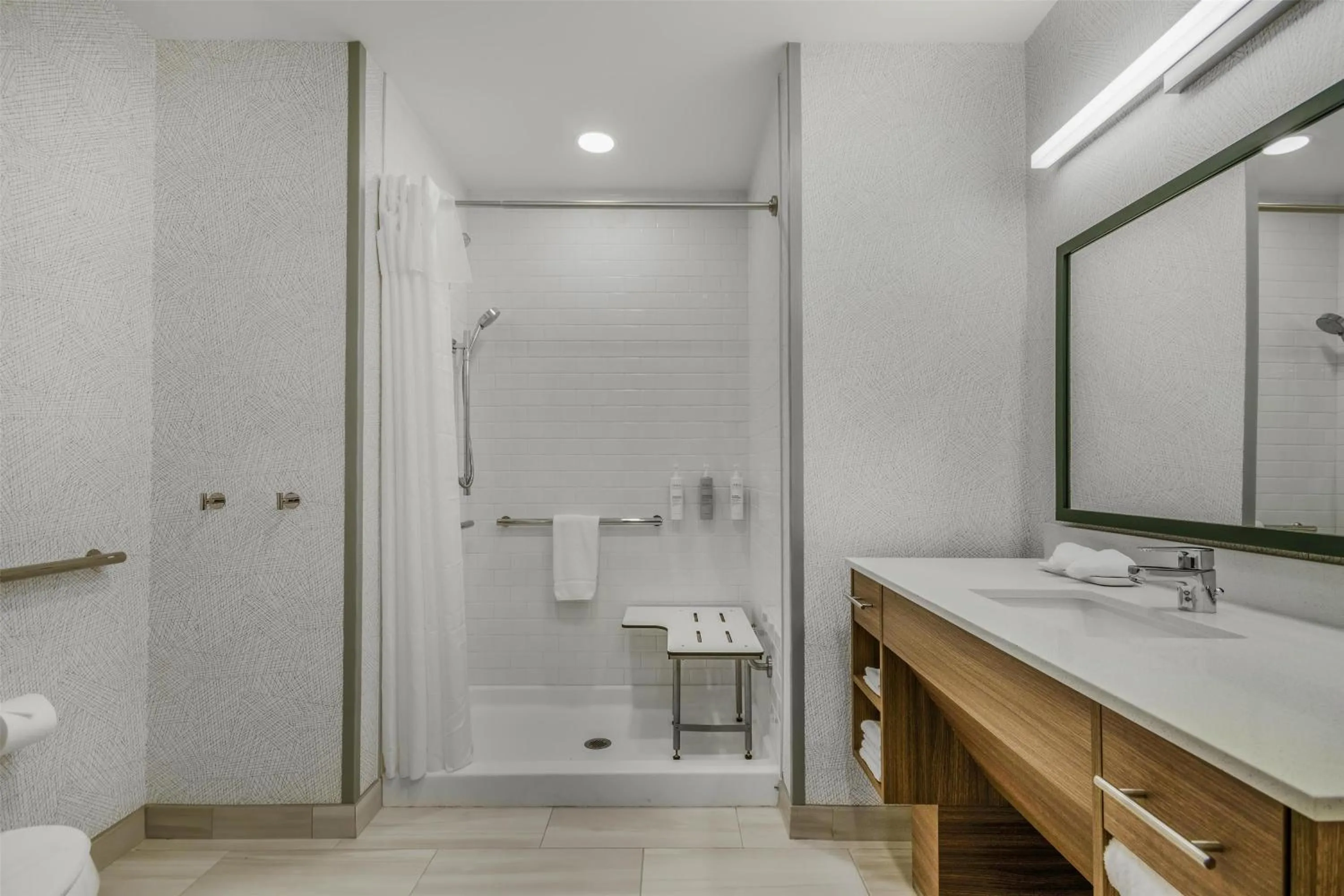 Bathroom in Home2 Suites By Hilton Cincinnati Midtown Oakley