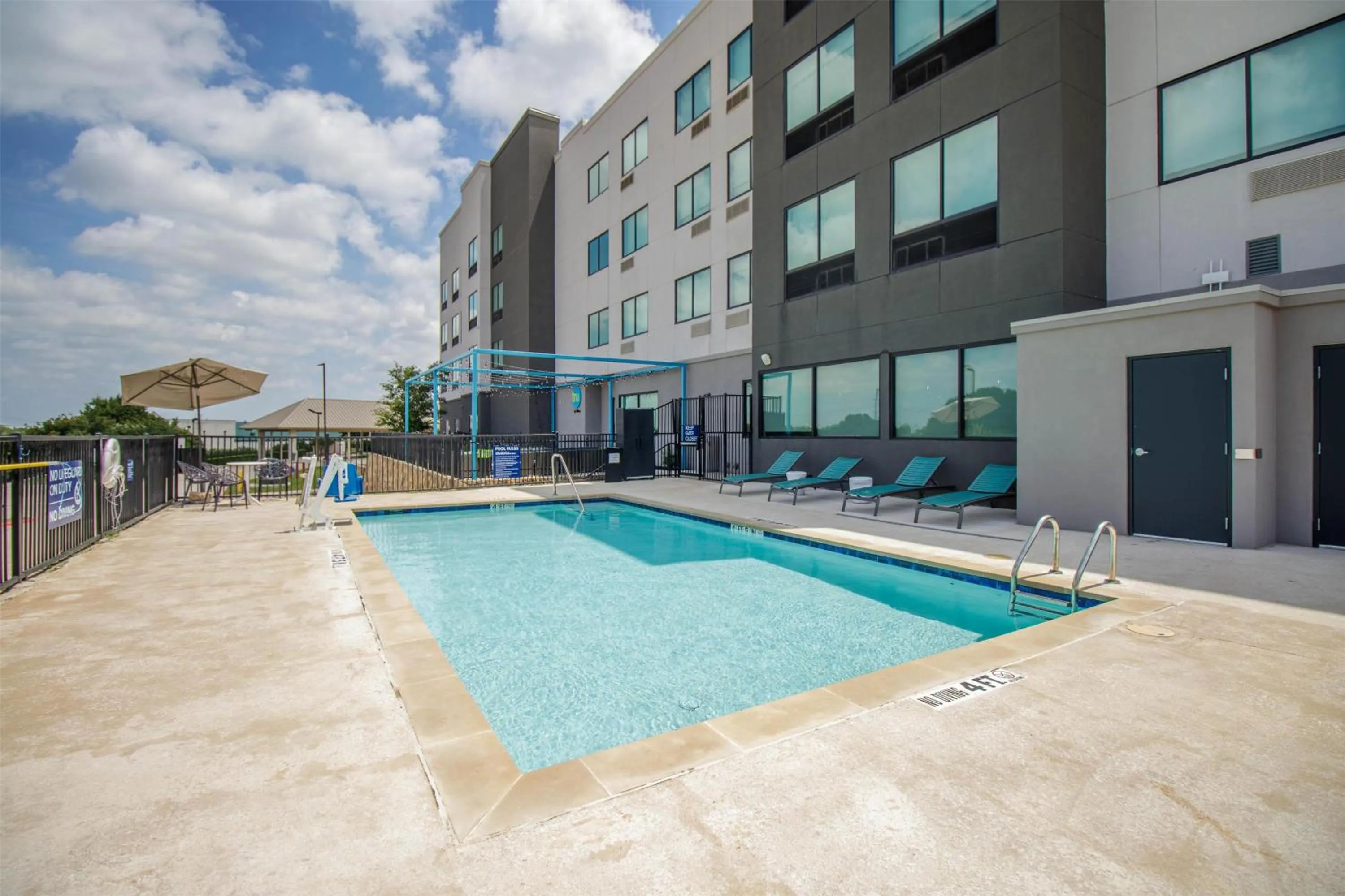 Pool view in Tru By Hilton Mckinney