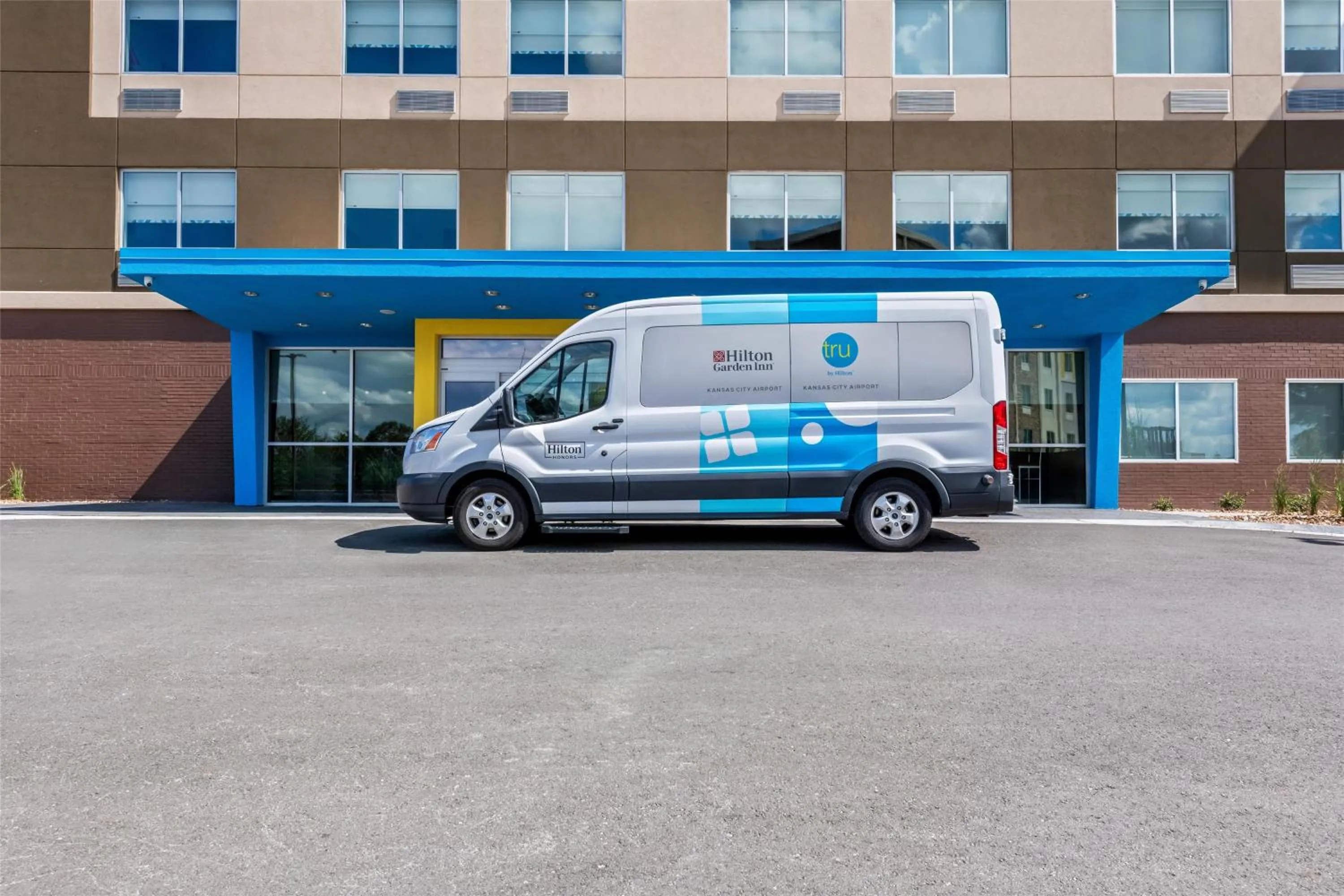 Property building in Tru By Hilton Kansas City Airport