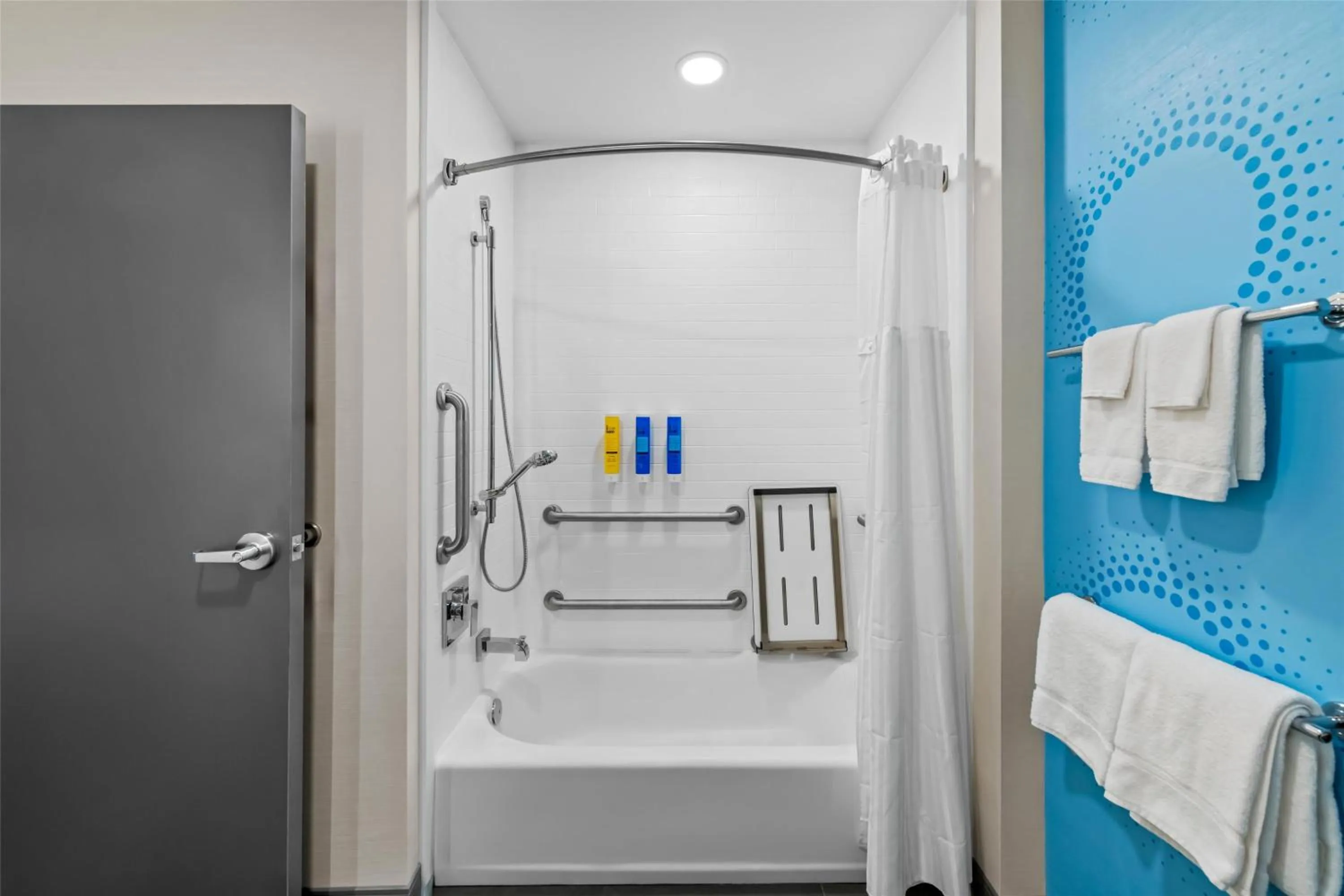 Bathroom in Tru By Hilton Kansas City Airport