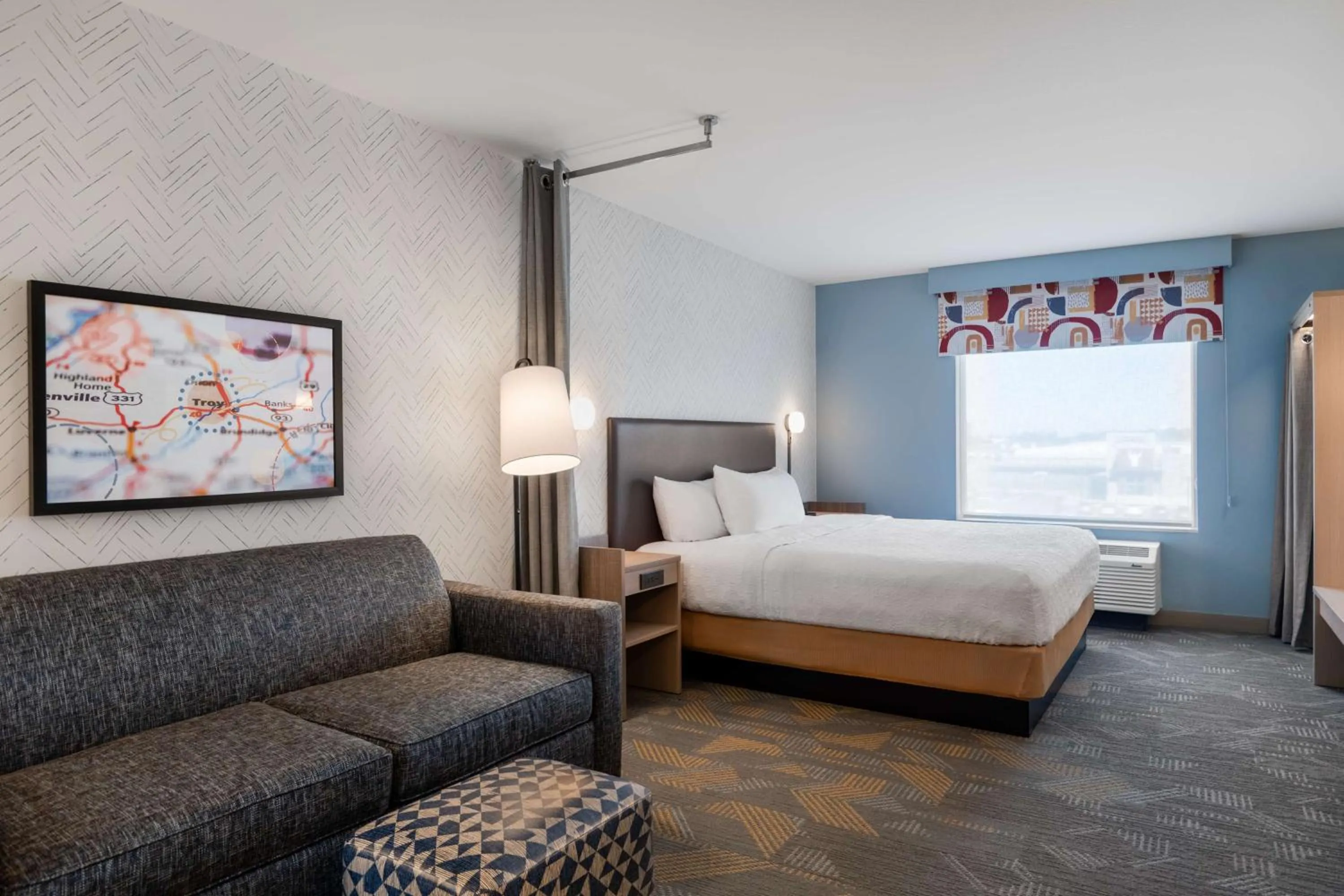 Living room, Bed in Home2 Suites By Hilton Troy, Al