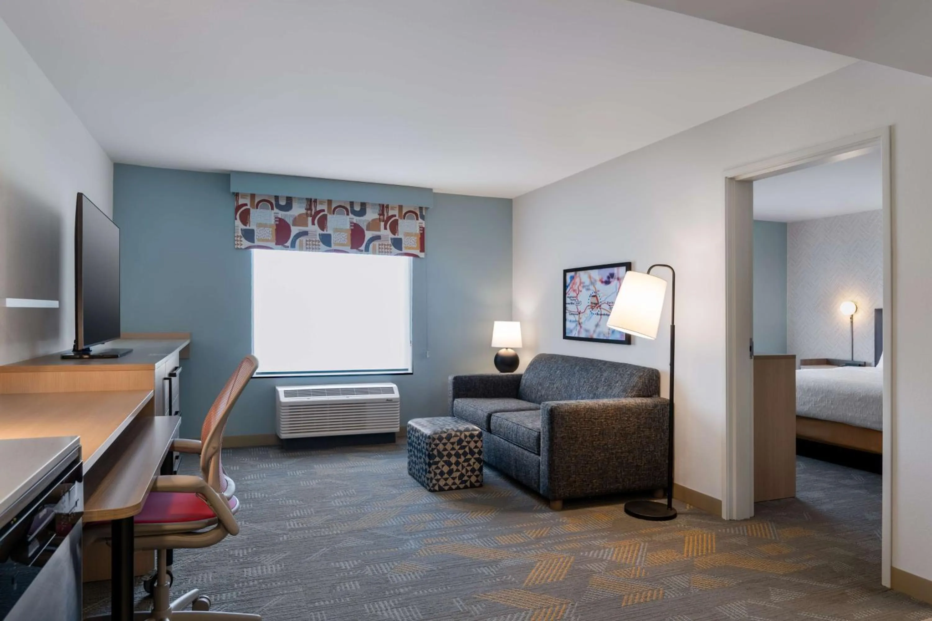 Living room, Bed in Home2 Suites By Hilton Troy, Al