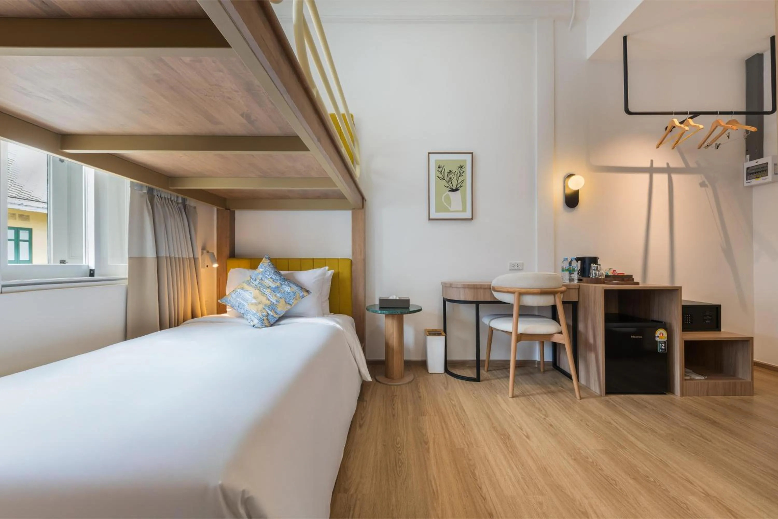 Seating area, Bed in Upstairs at Ton Ton