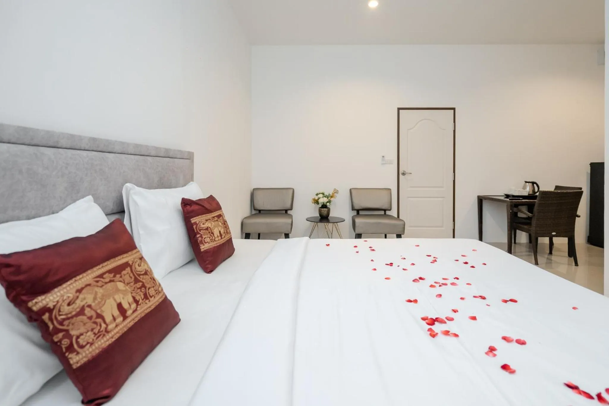 Bed in Golden Manora Hotel Bangtao Beach Phuket
