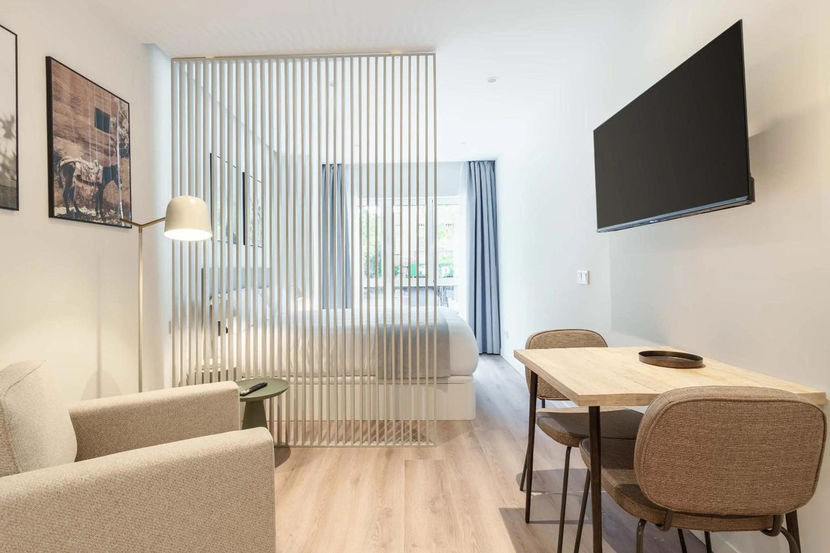 TV and multimedia in Limehome Madrid Calle de Juan Hurtado de Mendoza