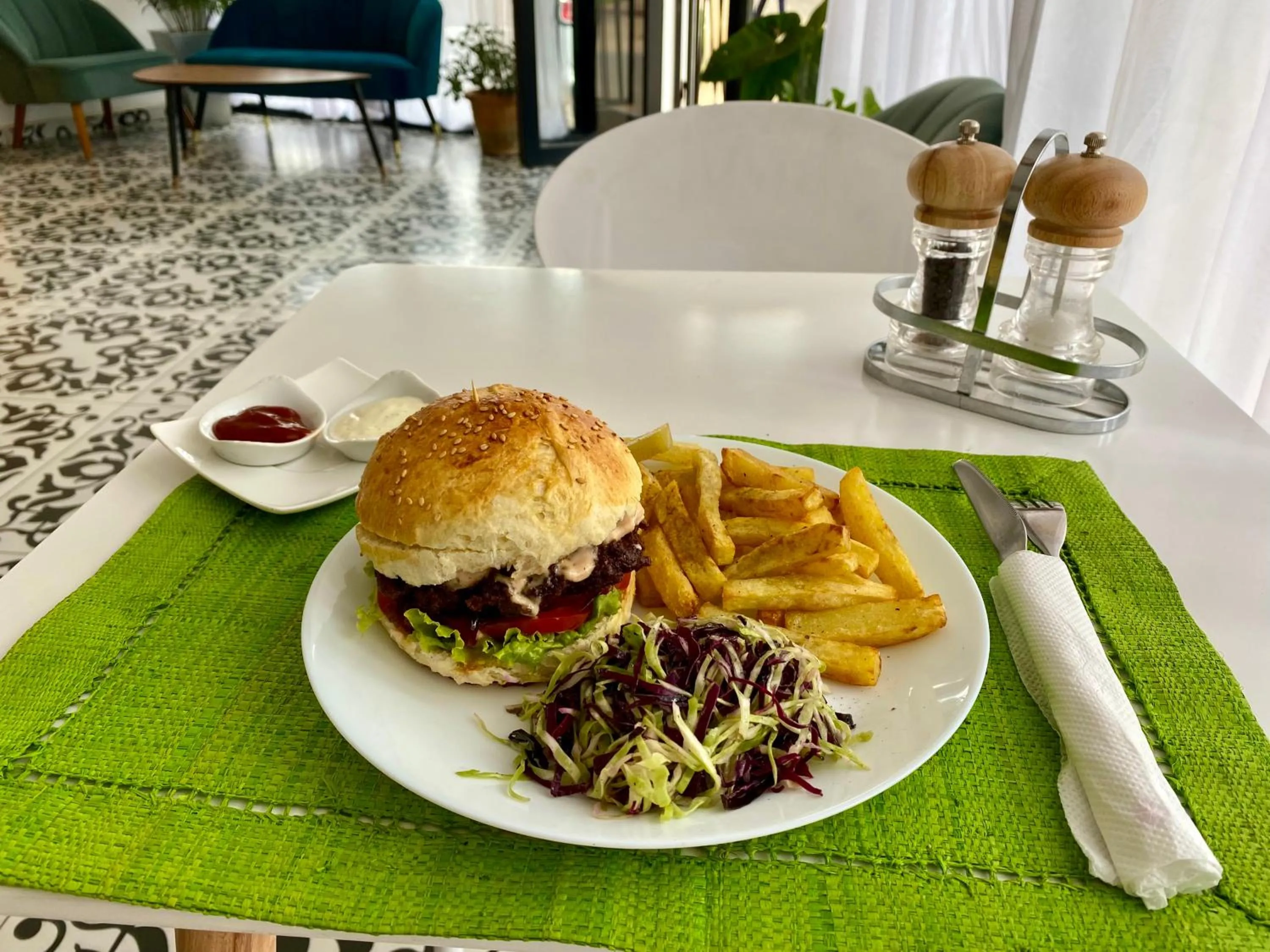 Food in Hôtel ESCALE - Aéroport Ivato