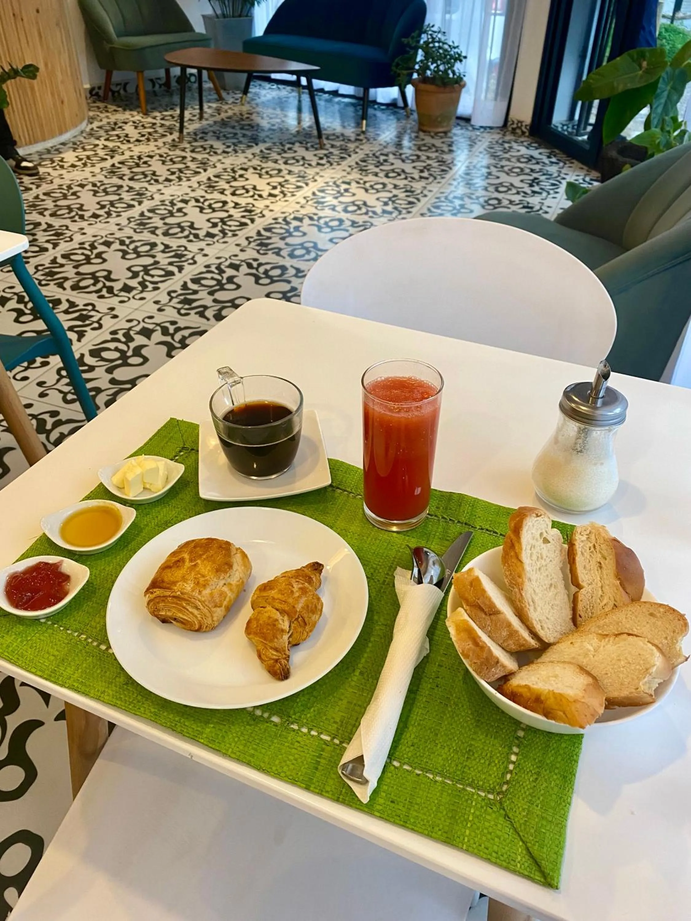 Breakfast in Hôtel ESCALE - Aéroport Ivato