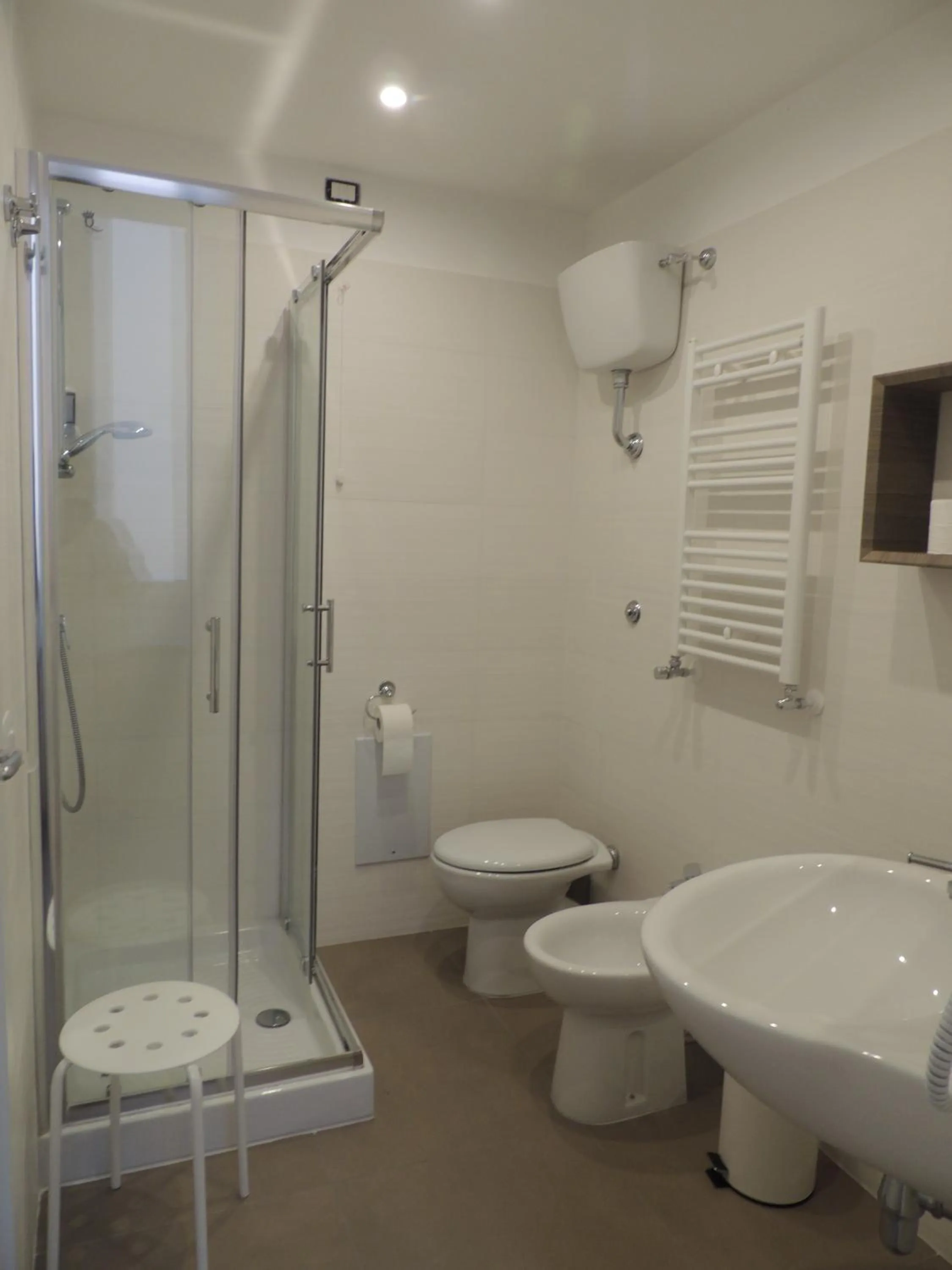 Shower in La Baia Di Partenope