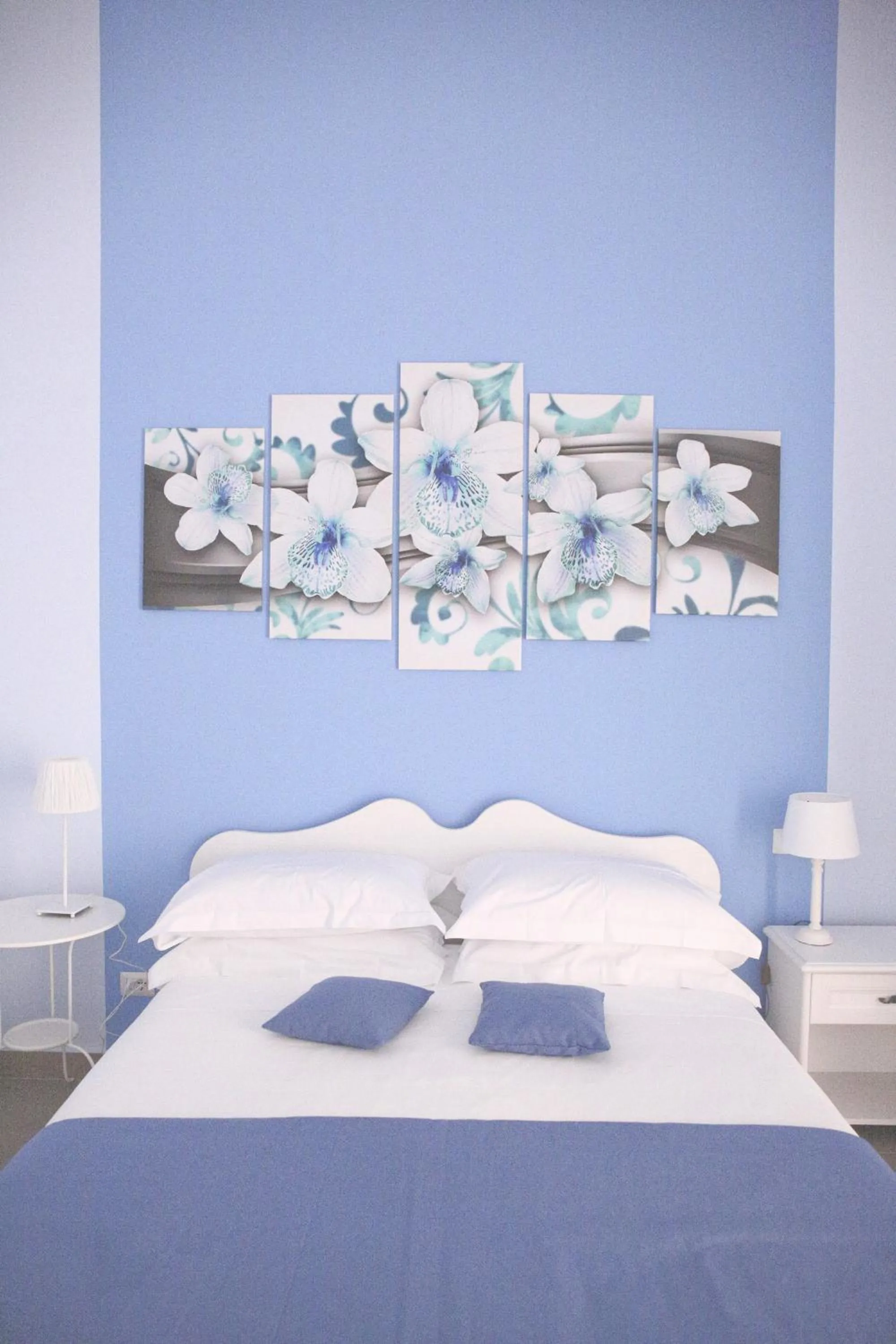 Photo of the whole room, Bed in La Baia Di Partenope