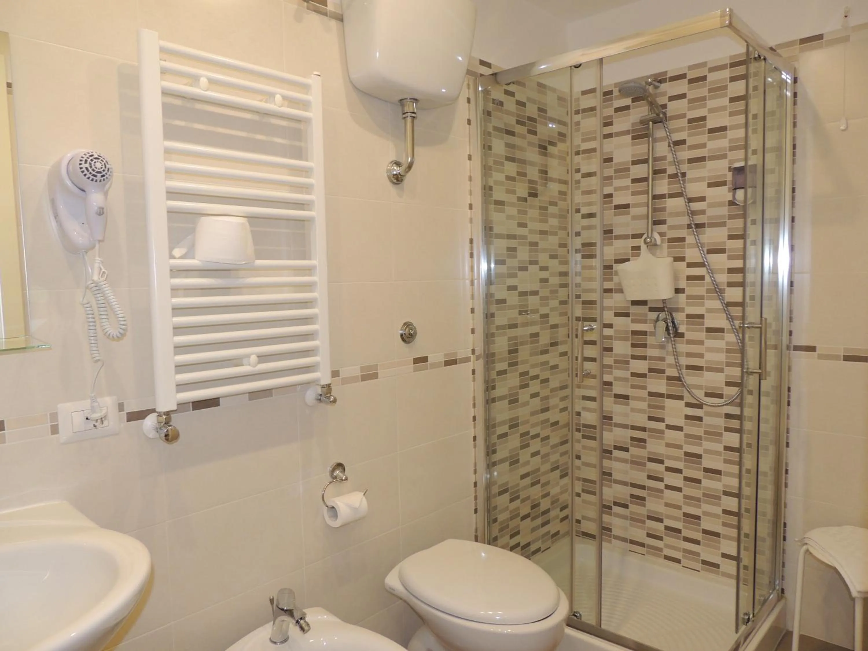 Shower in La Baia Di Partenope