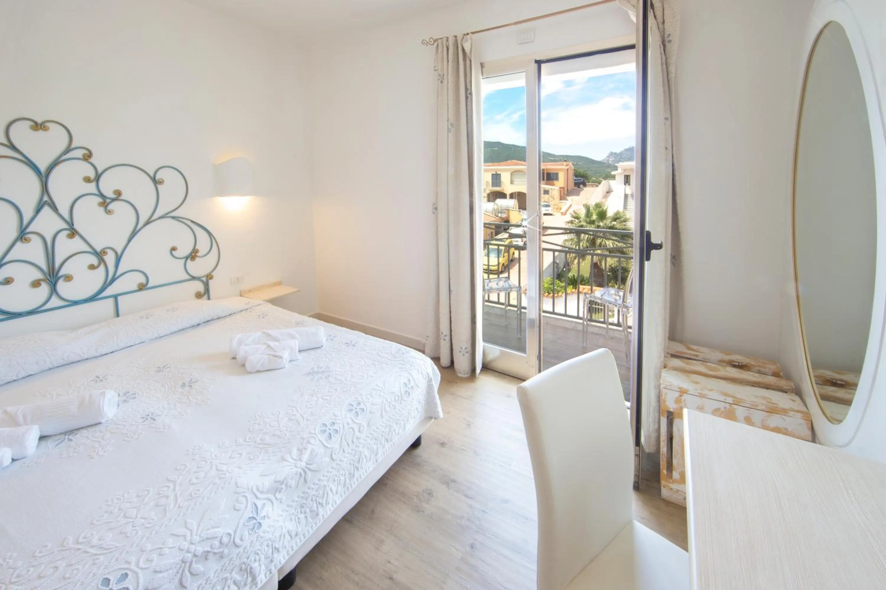 Photo of the whole room, Bed in Olbia City Hotel & Spa