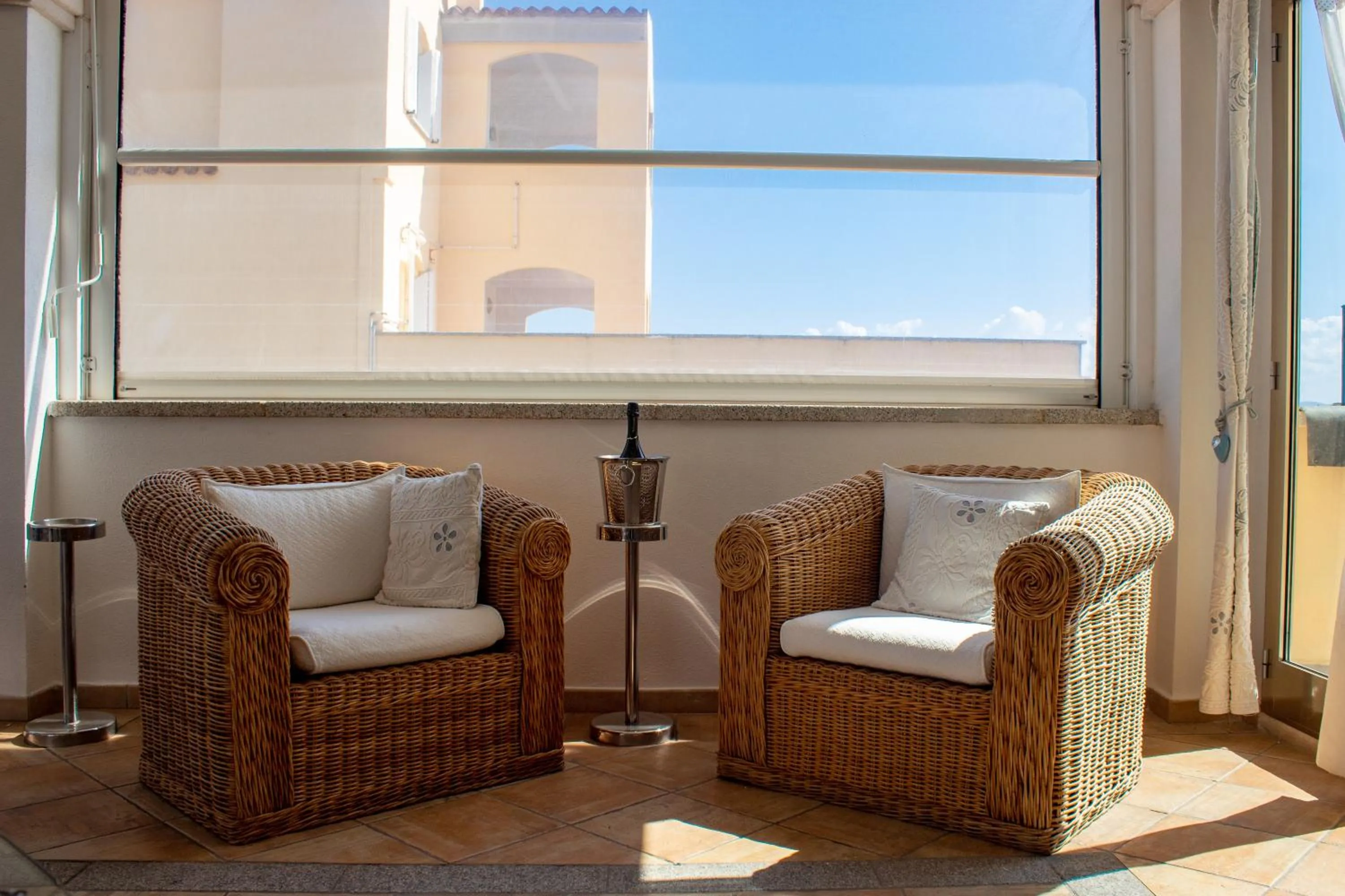 Communal lounge/ TV room in Olbia City Hotel & Spa