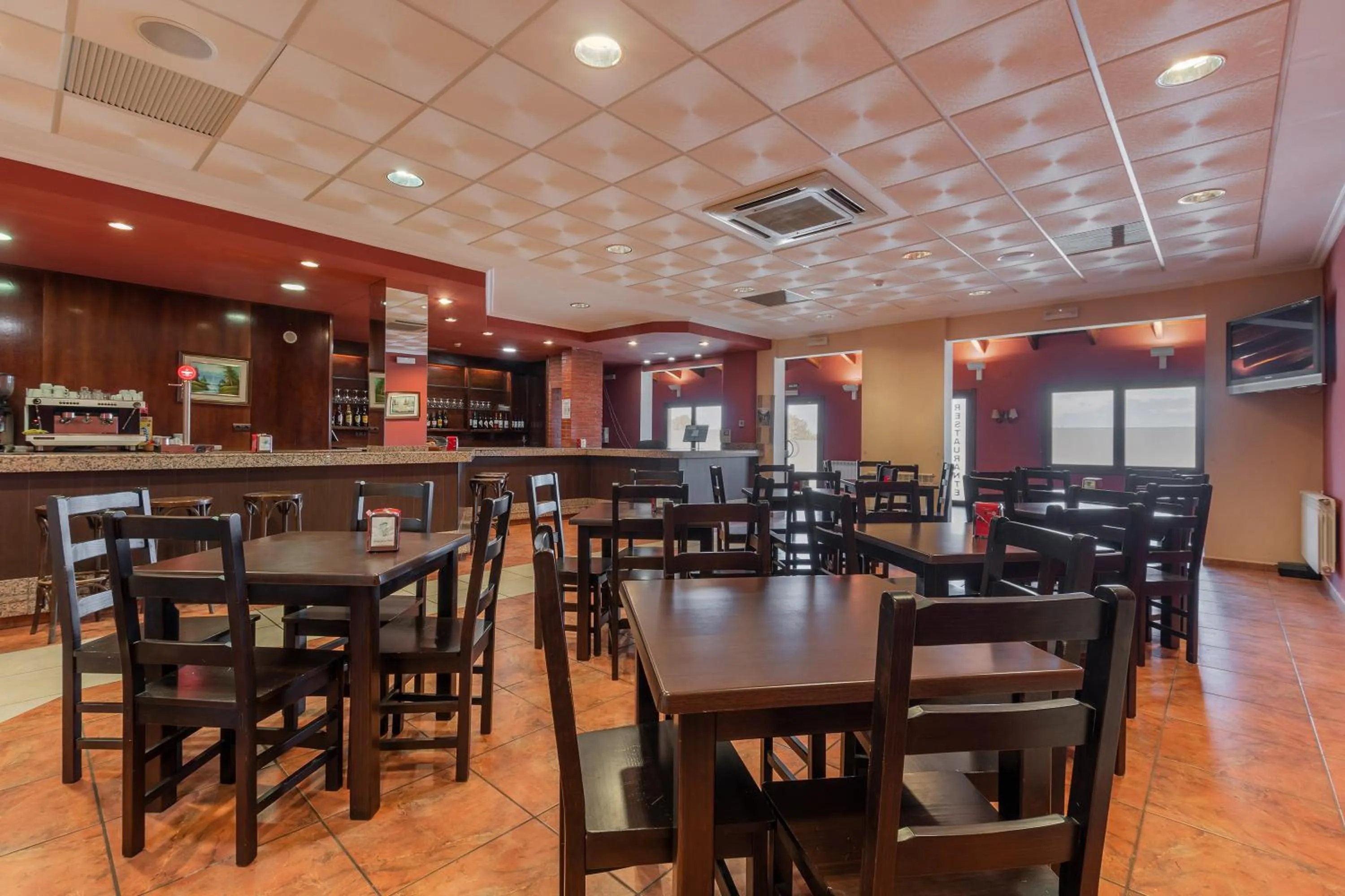 Lounge or bar in Hotel Puerta de Javalambre