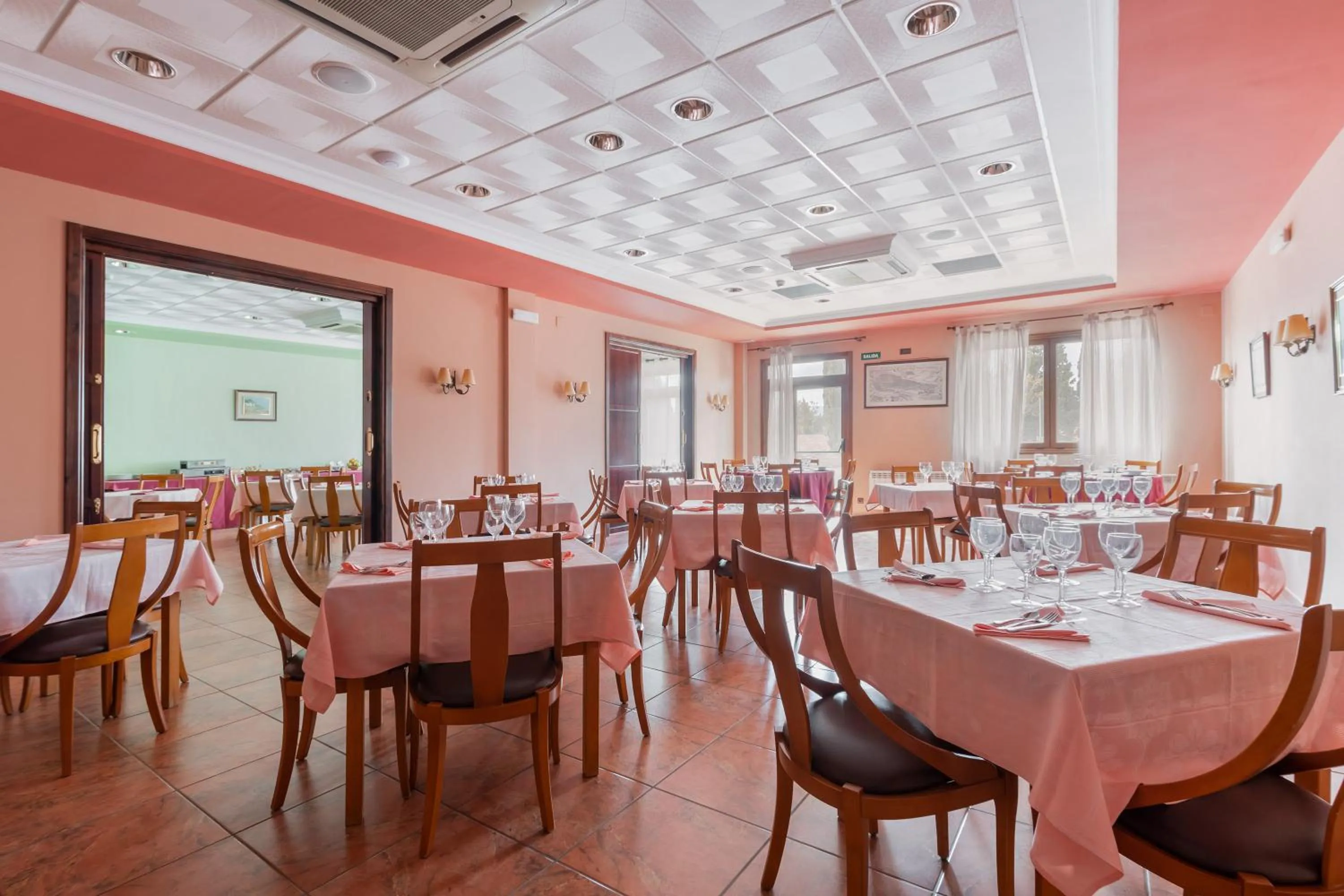 Restaurant/places to eat in Hotel Puerta de Javalambre
