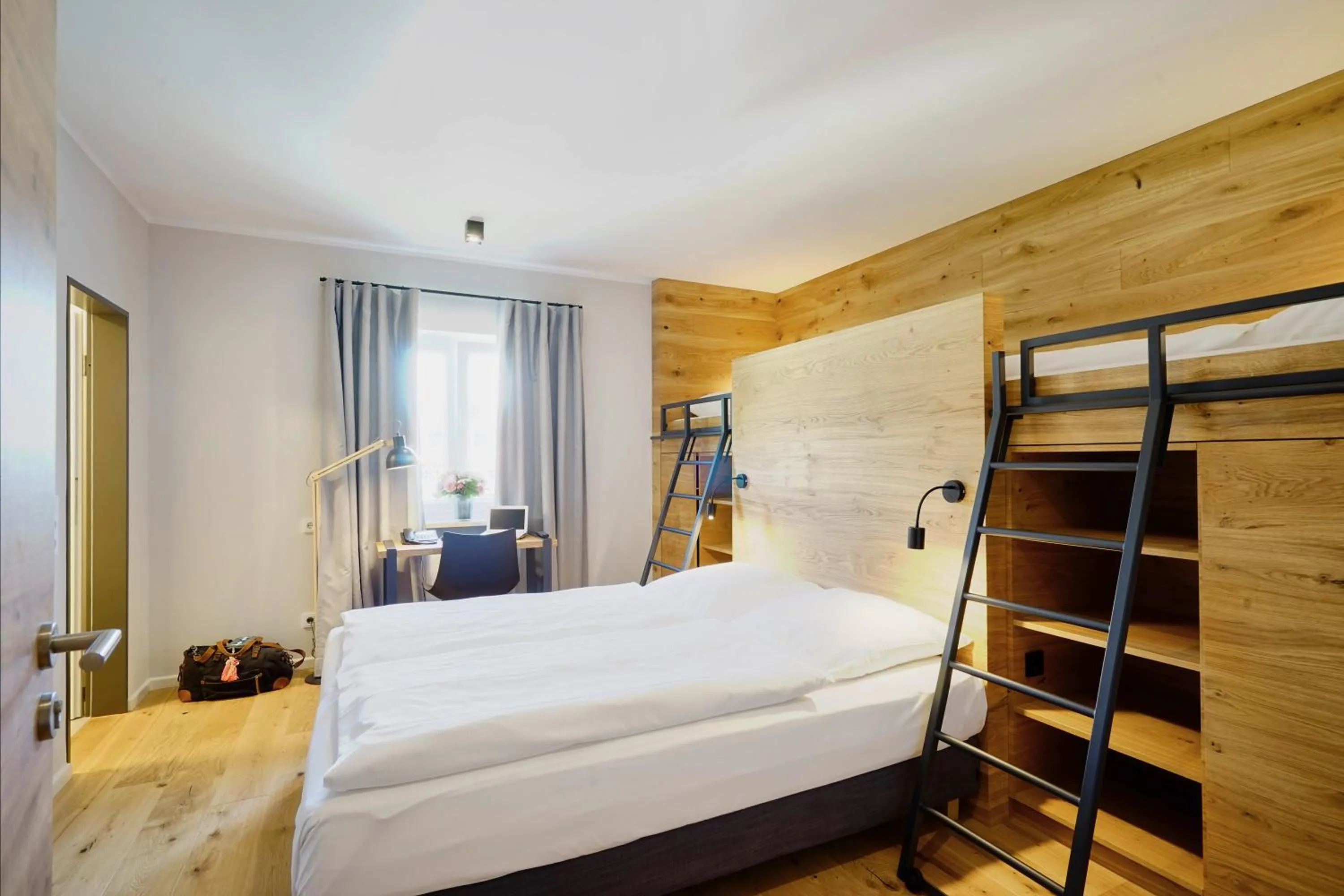 Bed in Gasthof Neuwirt Unterföhring