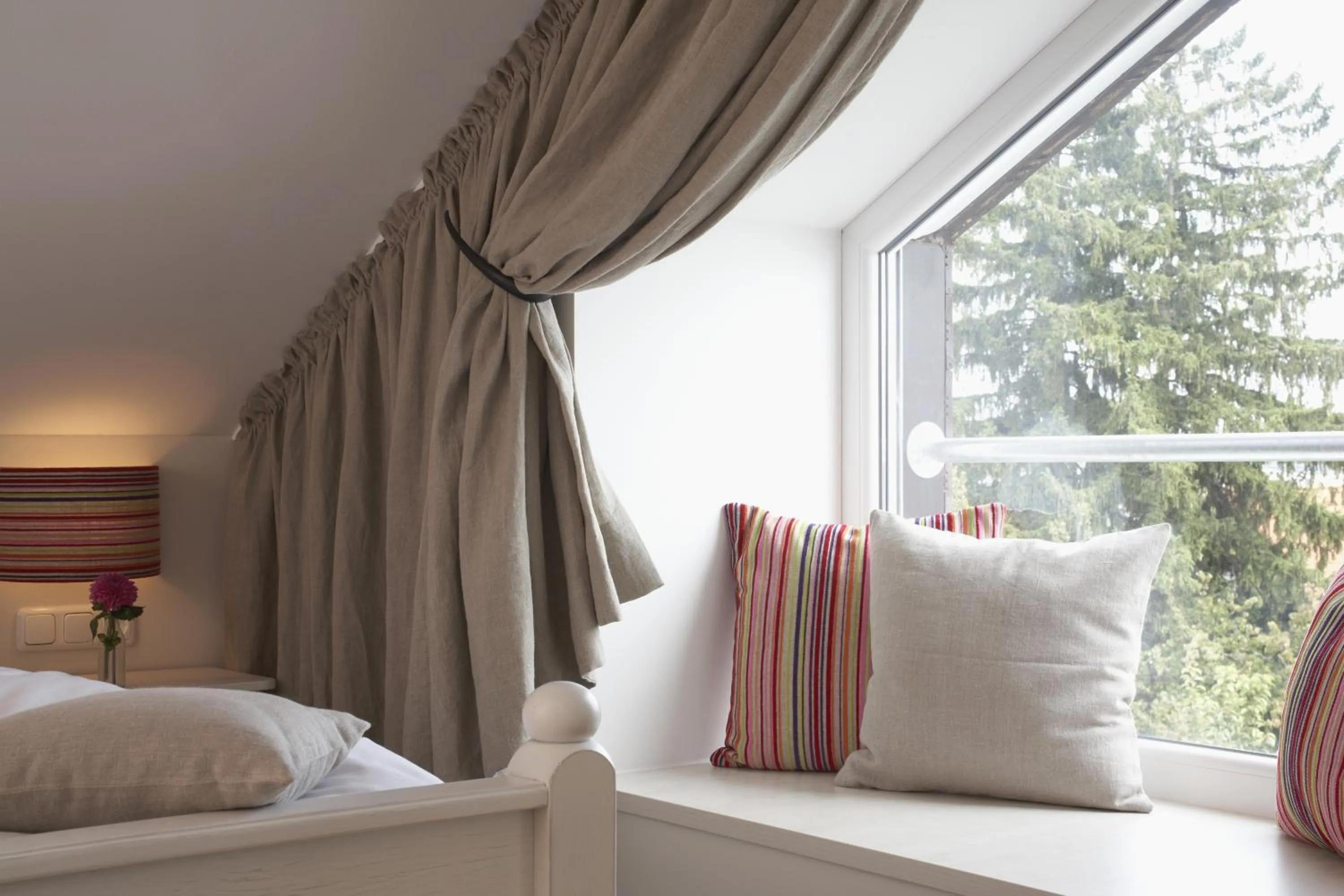 Seating area, Bed in Gasthof Neuwirt Unterföhring