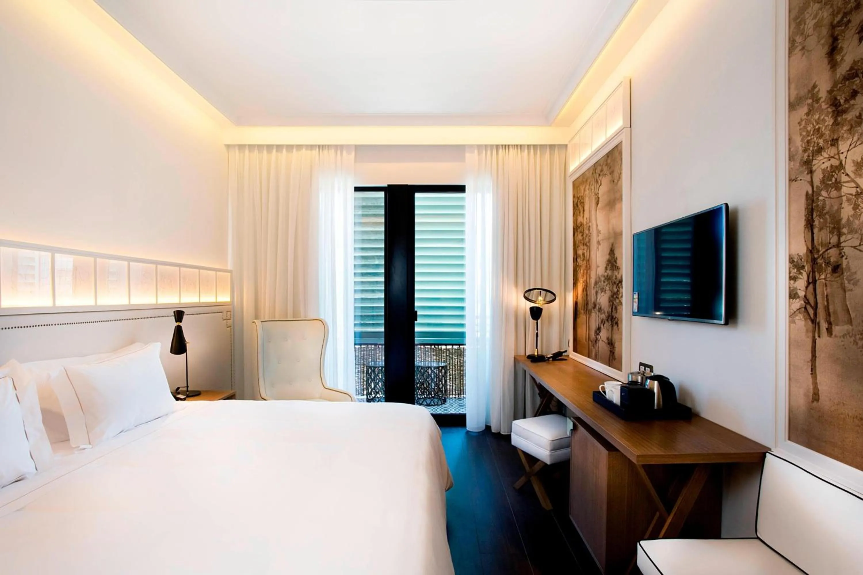 Photo of the whole room, Bed in Cotton House Hotel, Autograph Collection