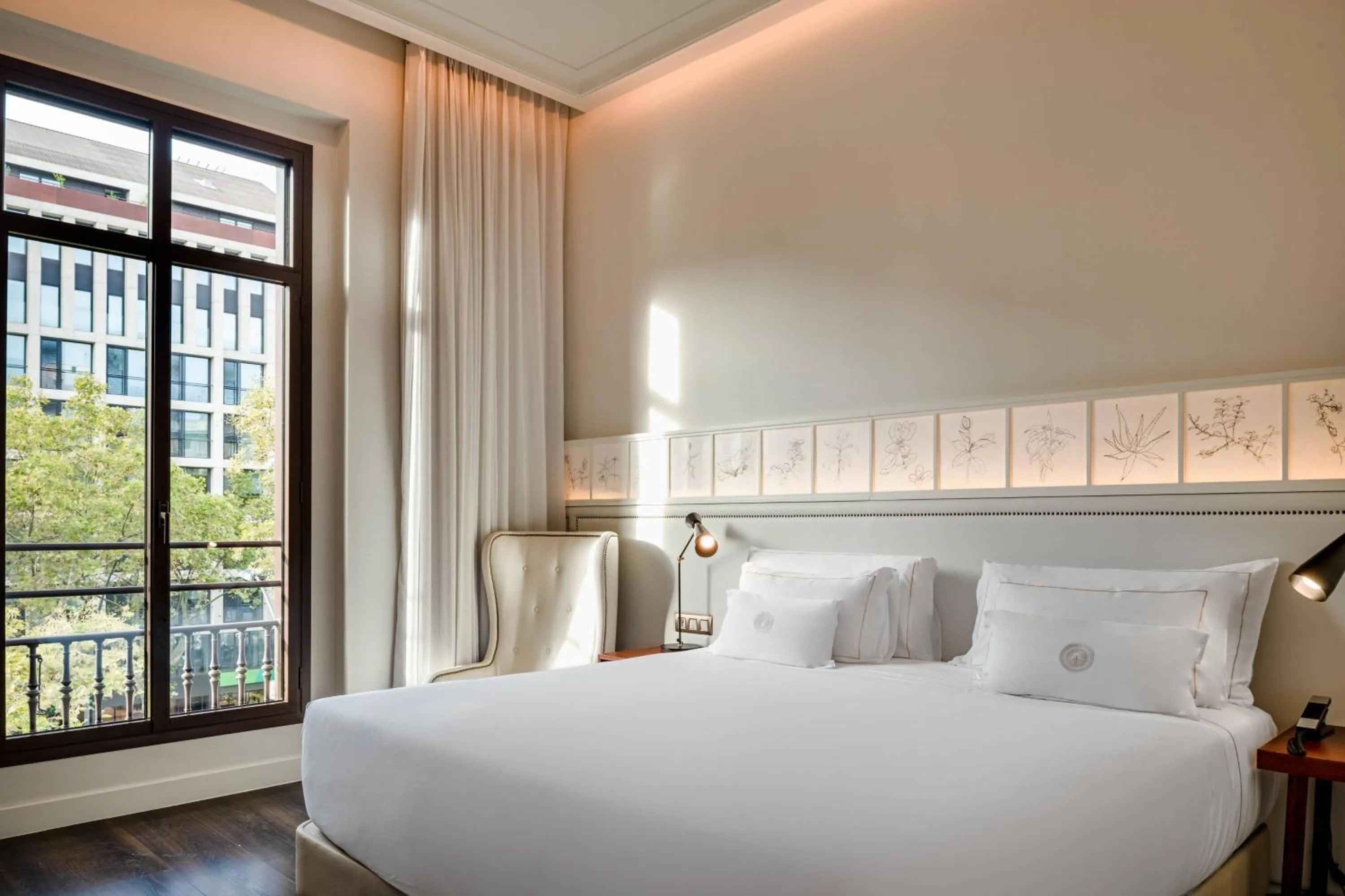 Photo of the whole room, Bed in Cotton House Hotel, Autograph Collection