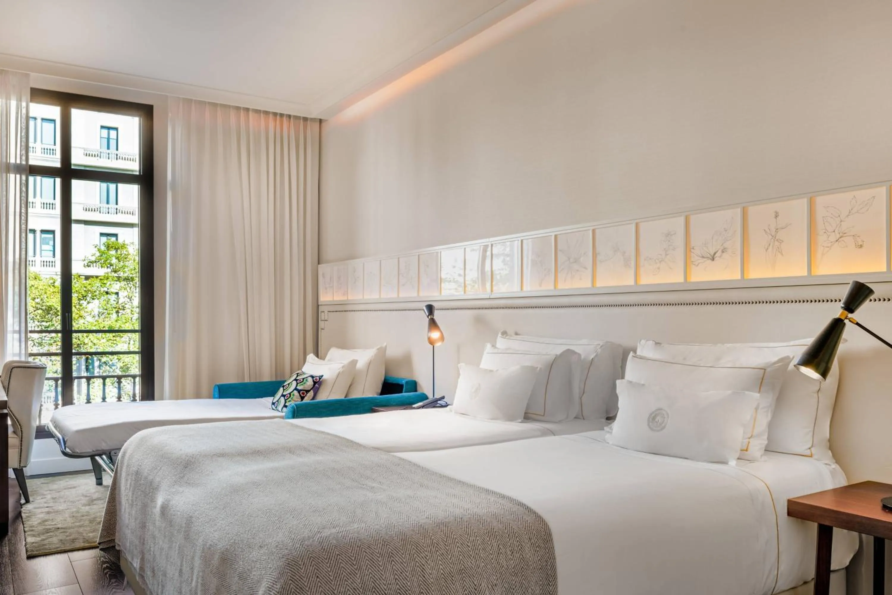 Photo of the whole room, Bed in Cotton House Hotel, Autograph Collection