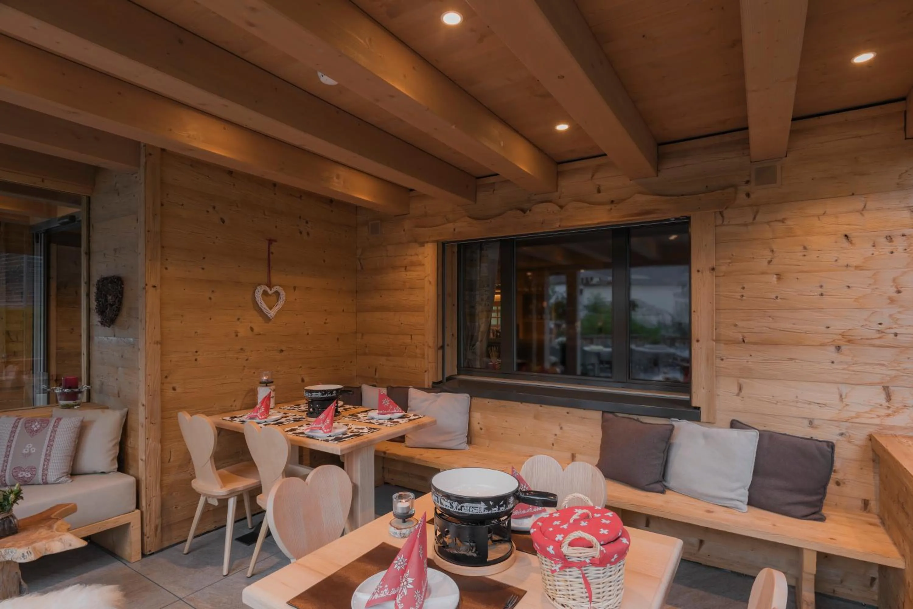 Restaurant/places to eat in Caschu Alp Boutique Design Hotel Stoos - adults only