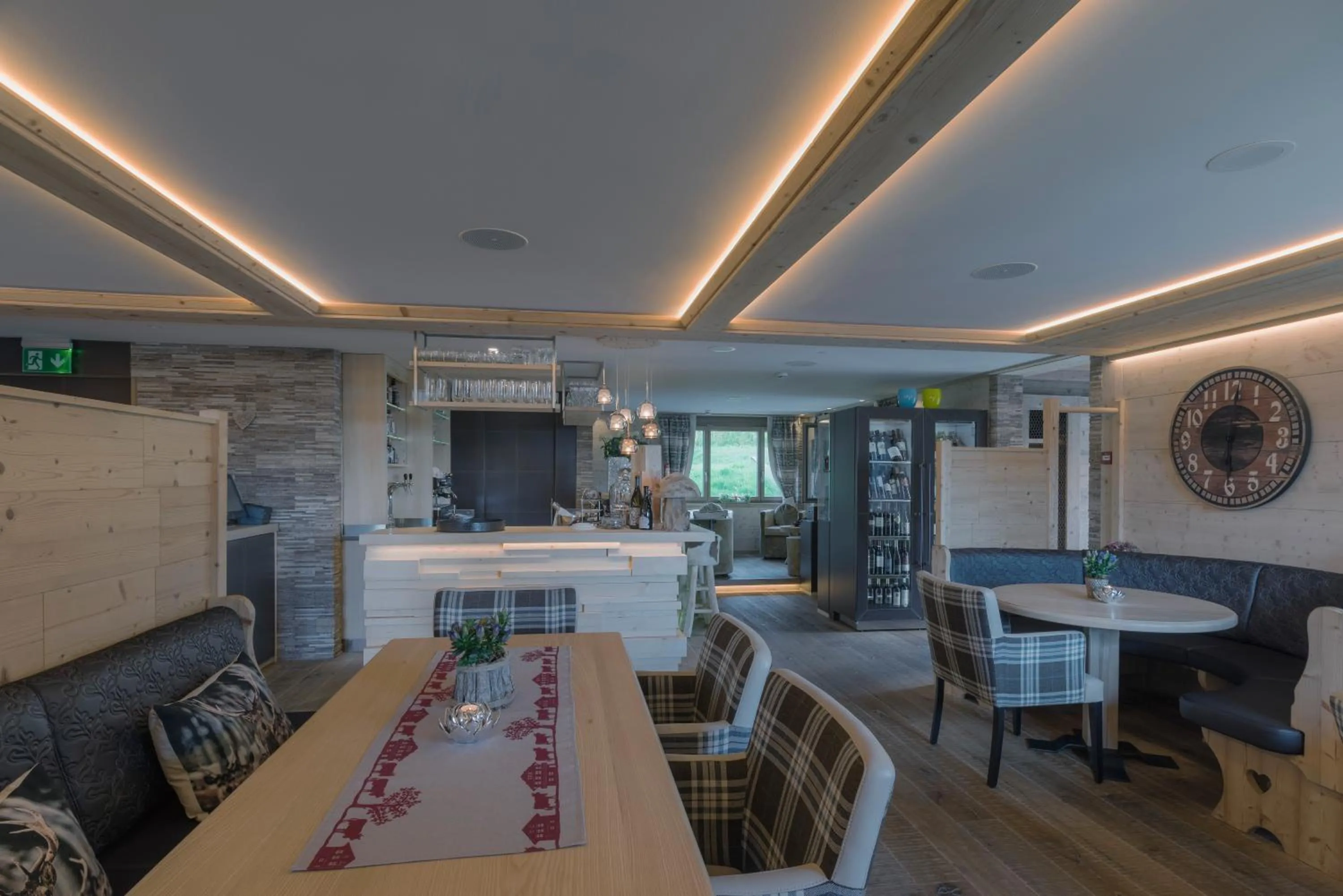 Restaurant/places to eat in Caschu Alp Boutique Design Hotel Stoos - adults only