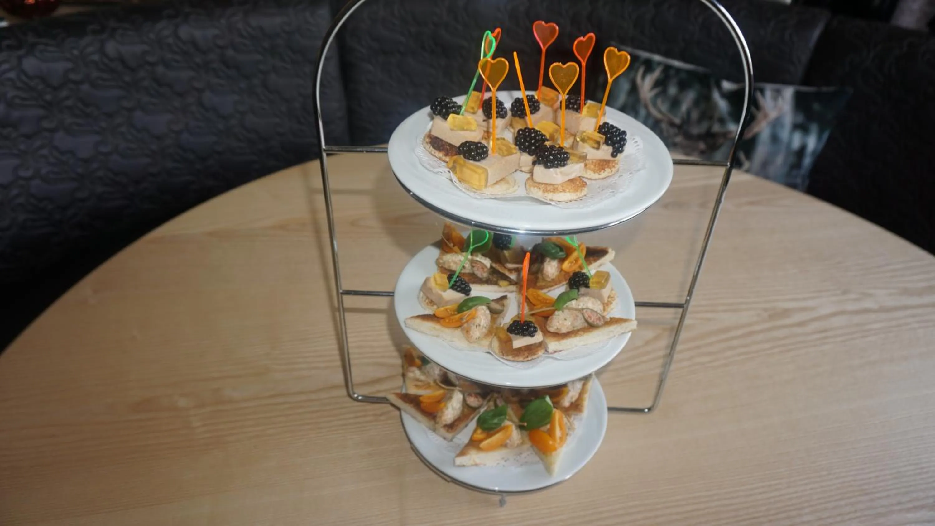 Food in Caschu Alp Boutique Design Hotel Stoos - adults only