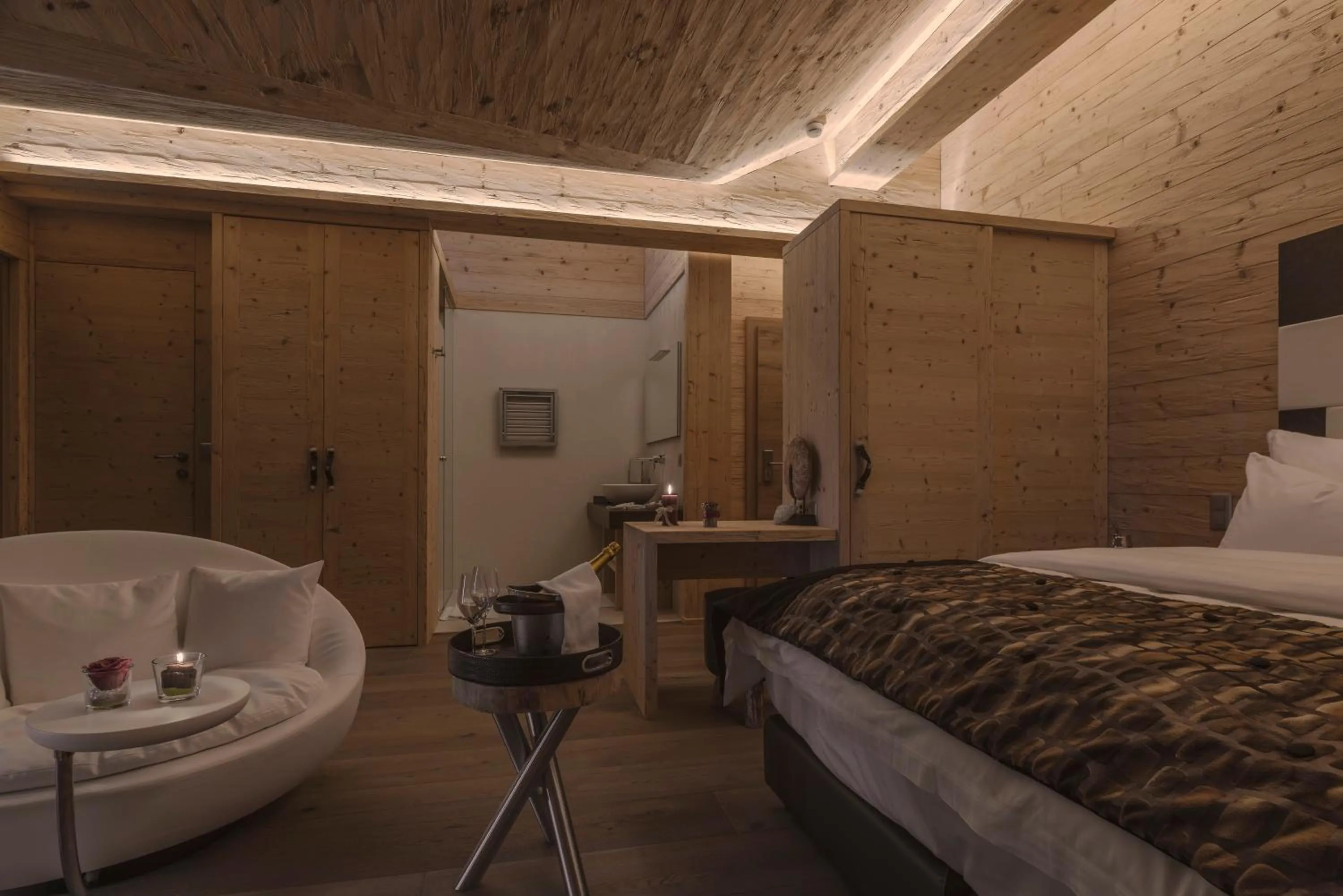 Shower, Bed in Caschu Alp Boutique Design Hotel Stoos - adults only