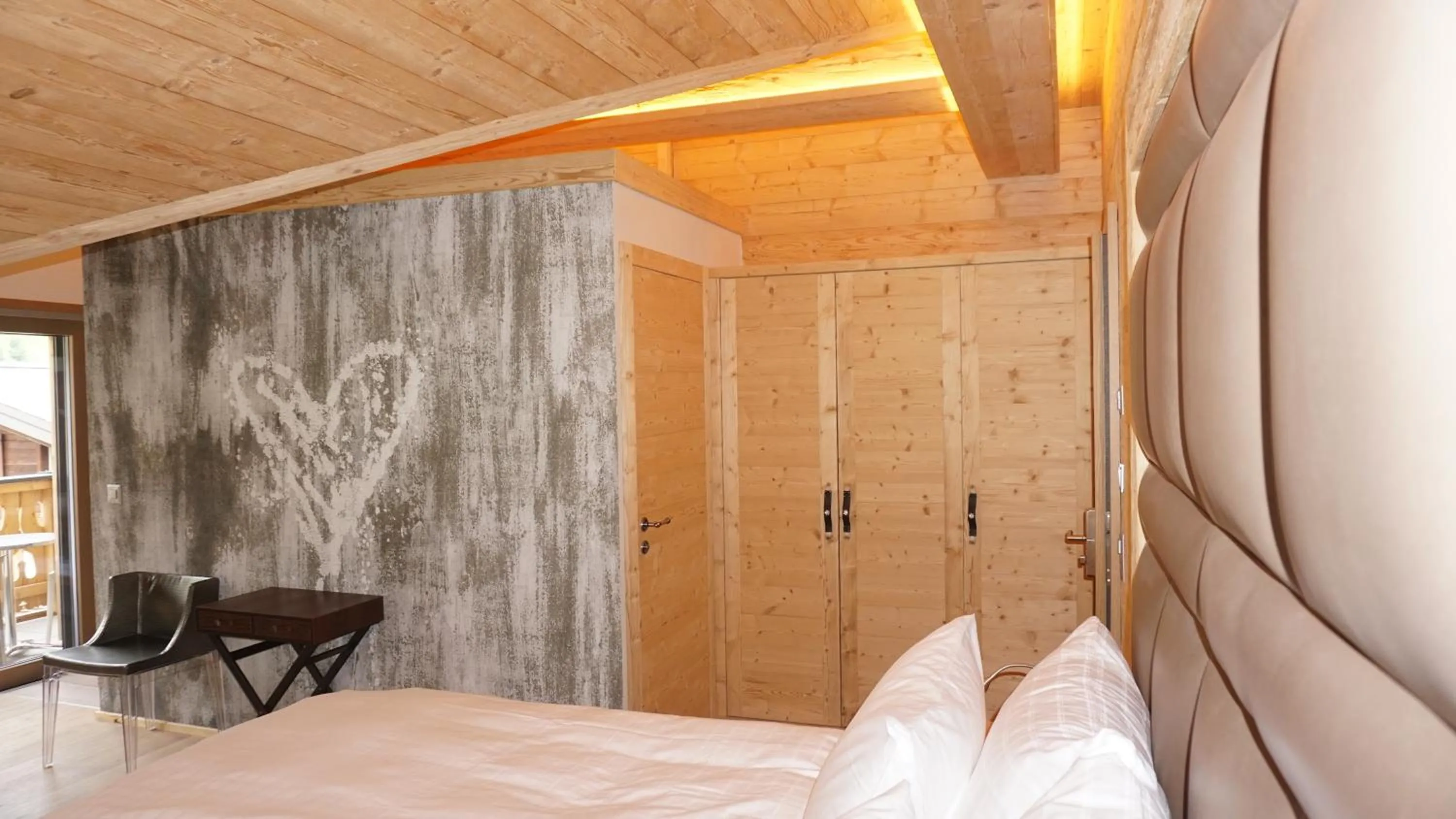 Bed in Caschu Alp Boutique Design Hotel Stoos - adults only