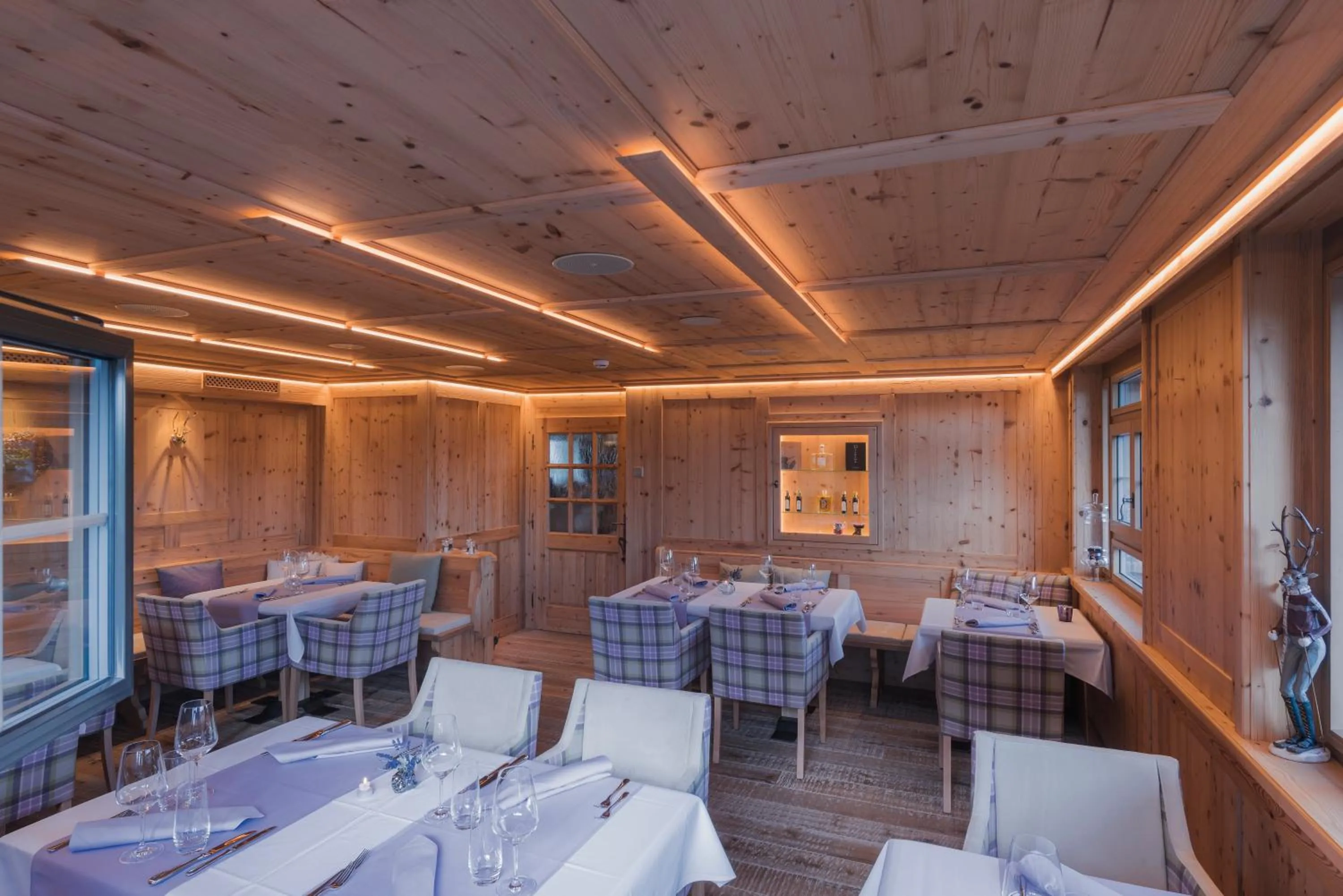 Restaurant/places to eat in Caschu Alp Boutique Design Hotel Stoos - adults only