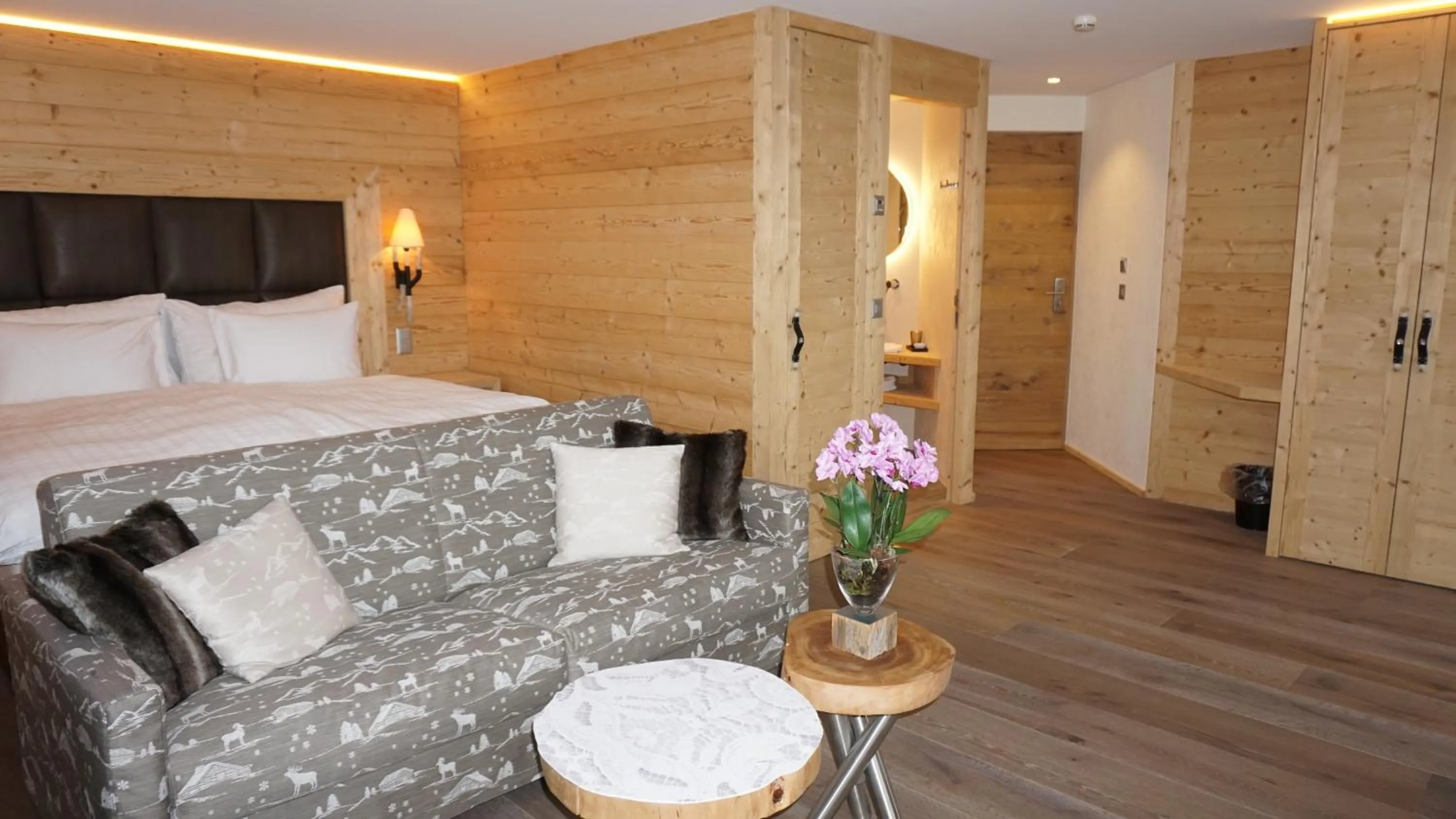 Photo of the whole room, Bed in Caschu Alp Boutique Design Hotel Stoos - adults only