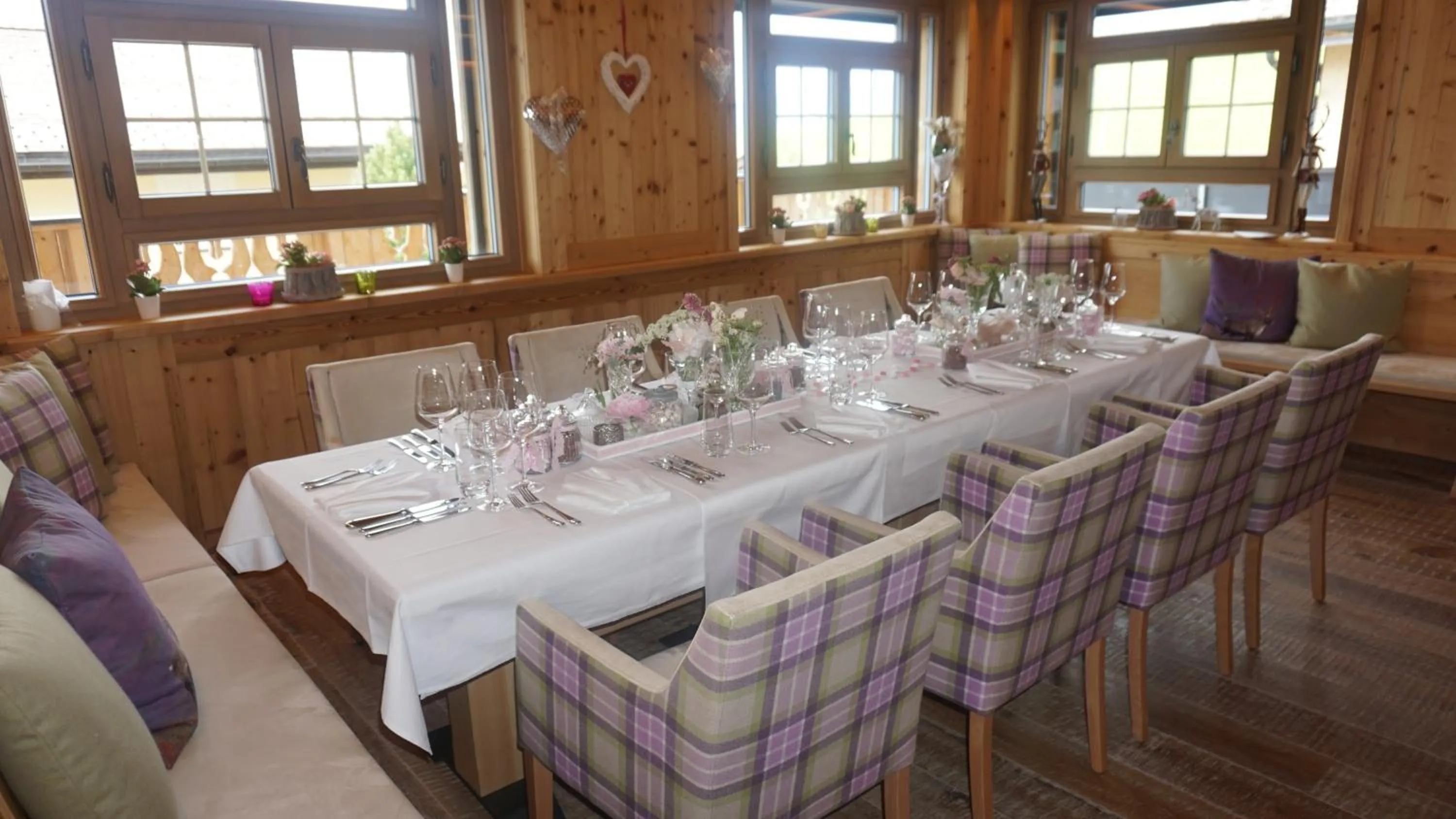 Restaurant/places to eat in Caschu Alp Boutique Design Hotel Stoos - adults only